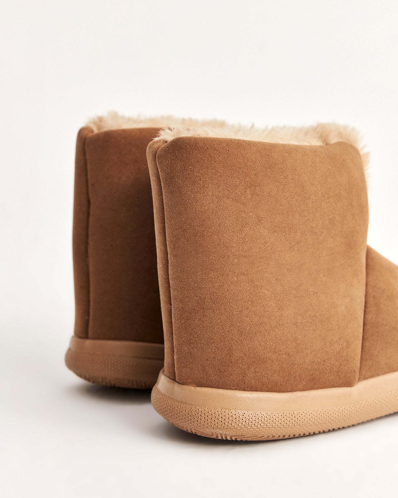 kadın panduf,kadın ev içi panduf,bayan panduf,kadın kışlık panduf,ev için kadın panduf,kadın panduf modelleri,yumuşak kadın panduf,sıcak tutan kadın panduf,kadın ev pandufu,peluş kadın panduf