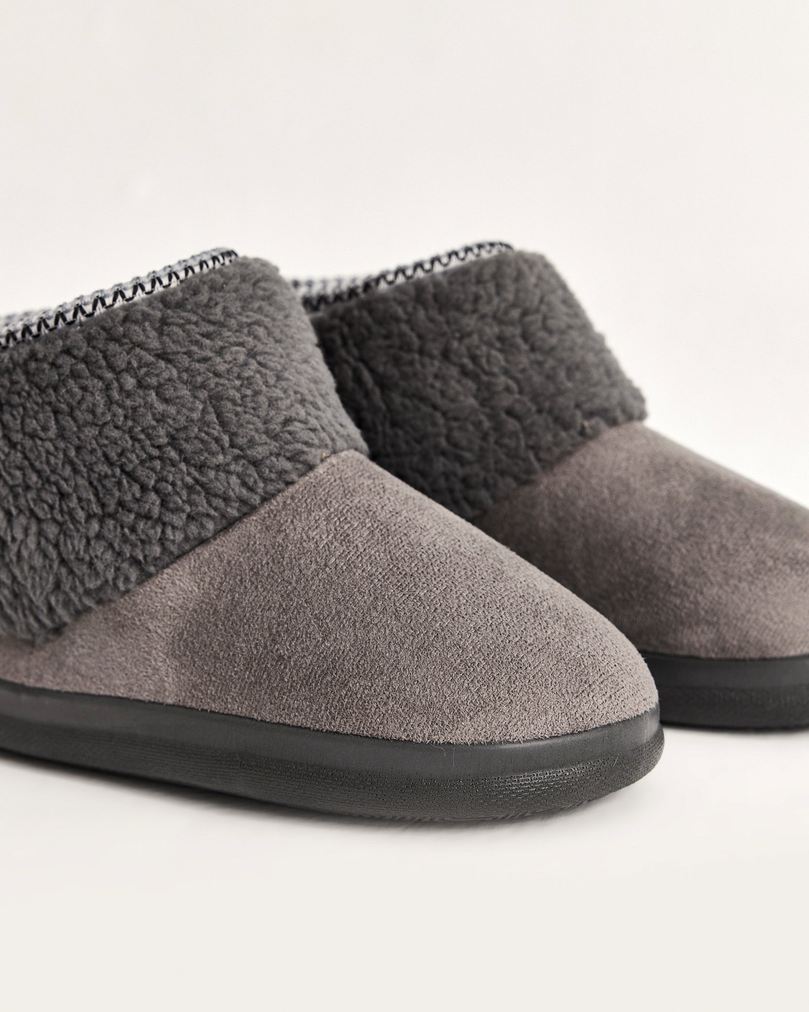 kadın panduf,kadın ev içi panduf,bayan panduf,kadın kışlık panduf,ev için kadın panduf,kadın panduf modelleri,yumuşak kadın panduf,sıcak tutan kadın panduf,kadın ev pandufu,peluş kadın panduf