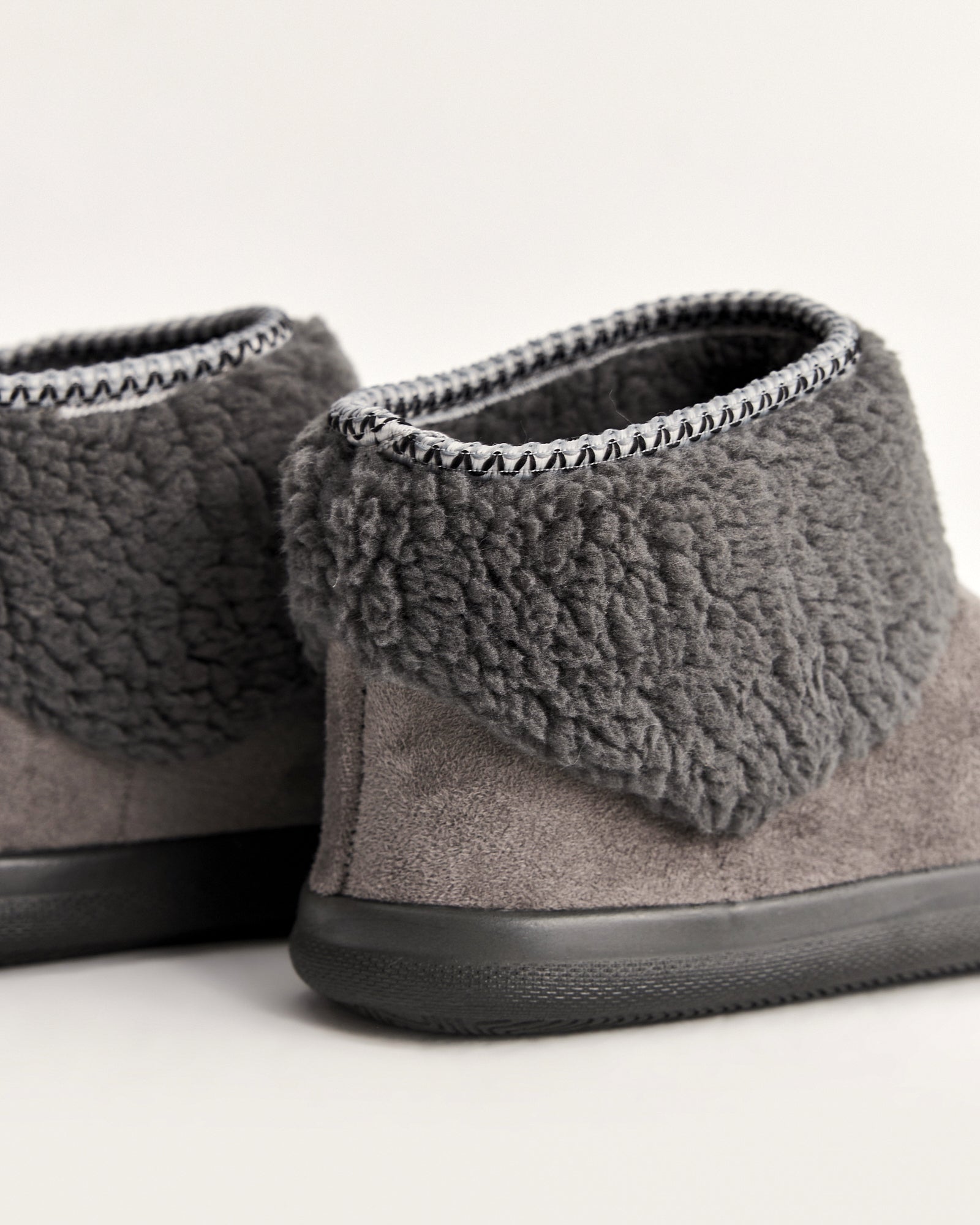 kadın panduf,kadın ev içi panduf,bayan panduf,kadın kışlık panduf,ev için kadın panduf,kadın panduf modelleri,yumuşak kadın panduf,sıcak tutan kadın panduf,kadın ev pandufu,peluş kadın panduf