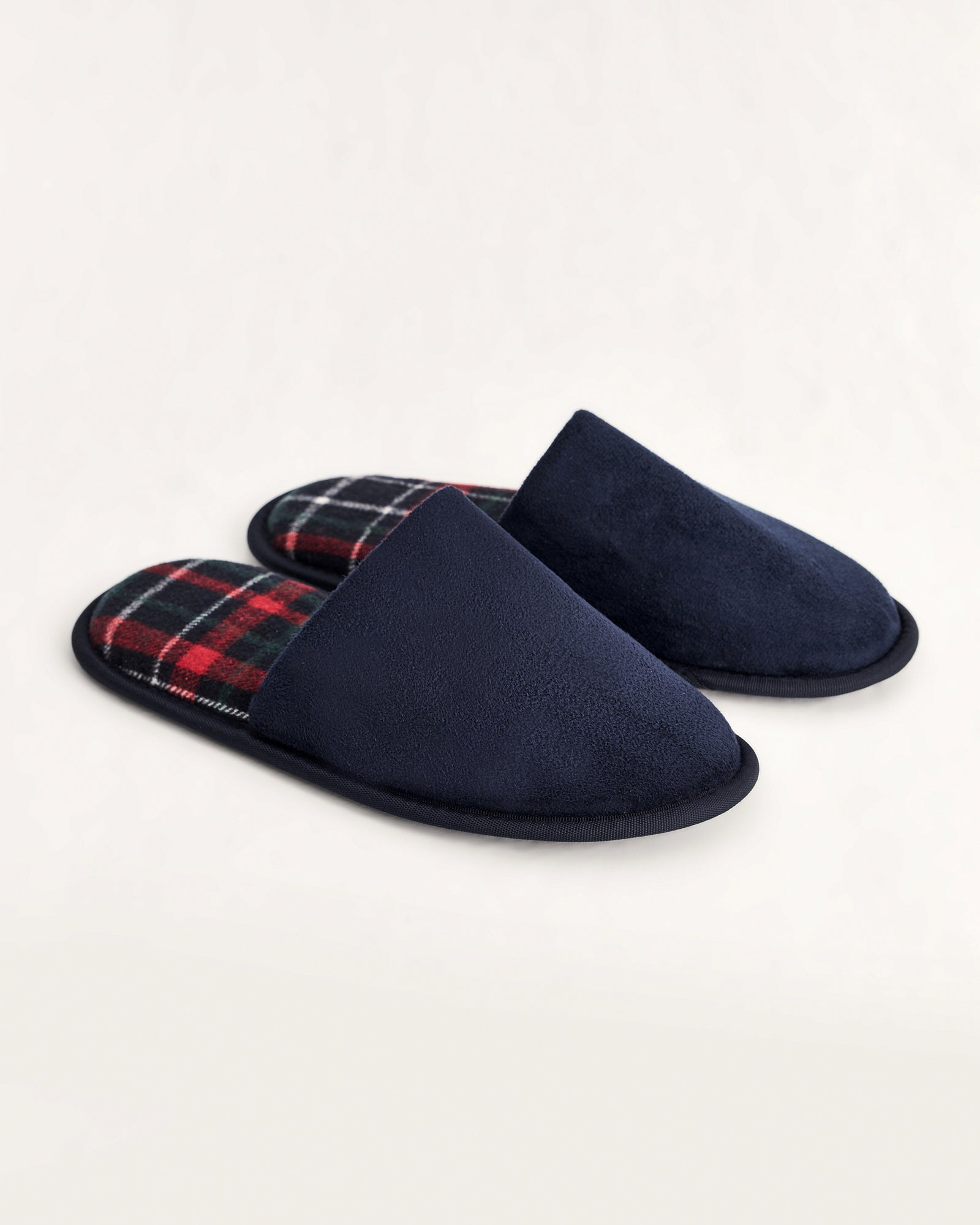 erkek ev terliği,erkek ev içi terlik,erkek ev terliği modelleri,erkek kışlık terlik,erkek yazlık ev terliği,erkek ev terliği fiyatları,evde giyilen erkek terlikleri,rahat erkek ev terliği,konforlu erkek ev terliği