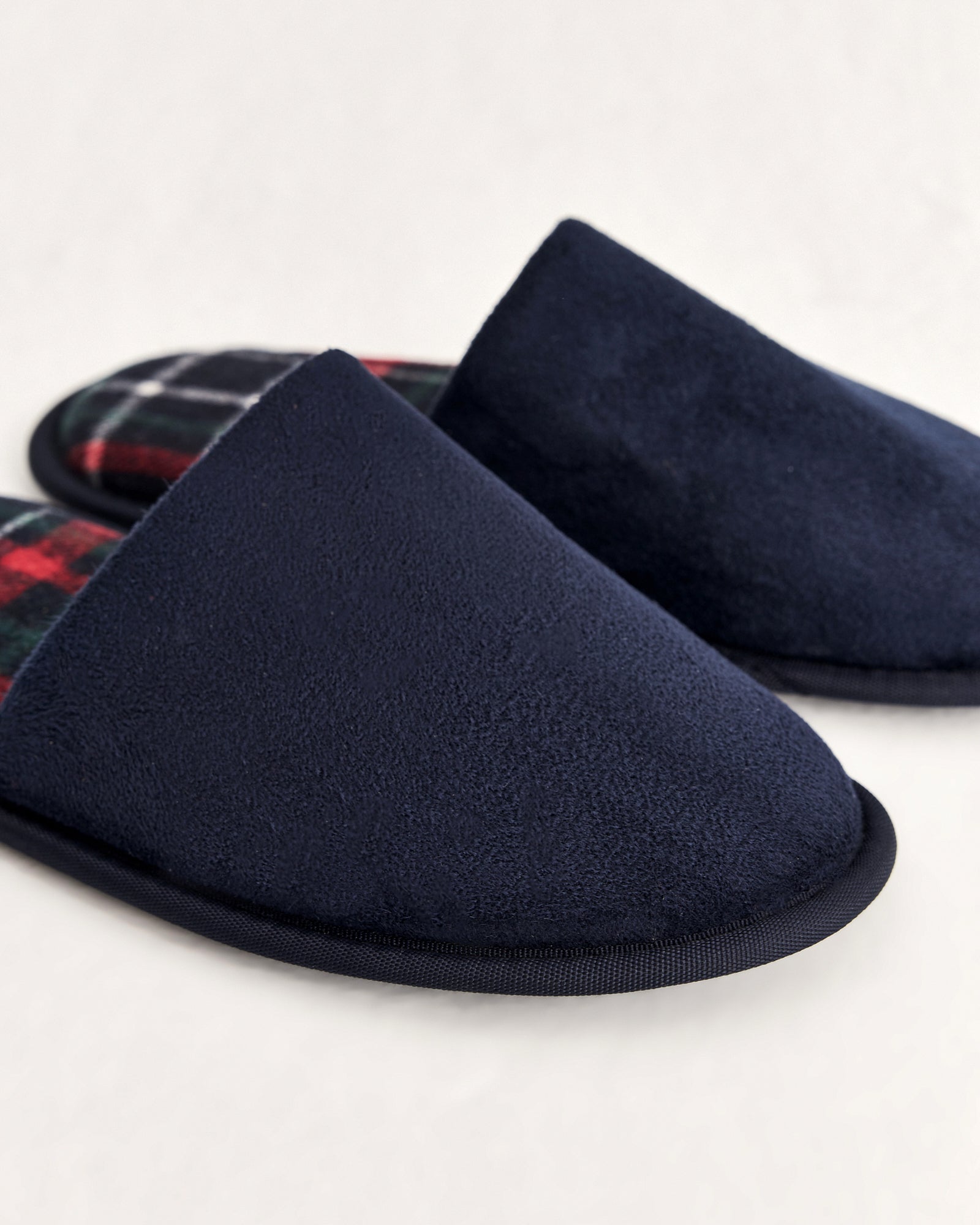 erkek ev terliği,erkek ev içi terlik,erkek ev terliği modelleri,erkek kışlık terlik,erkek yazlık ev terliği,erkek ev terliği fiyatları,evde giyilen erkek terlikleri,rahat erkek ev terliği,konforlu erkek ev terliği