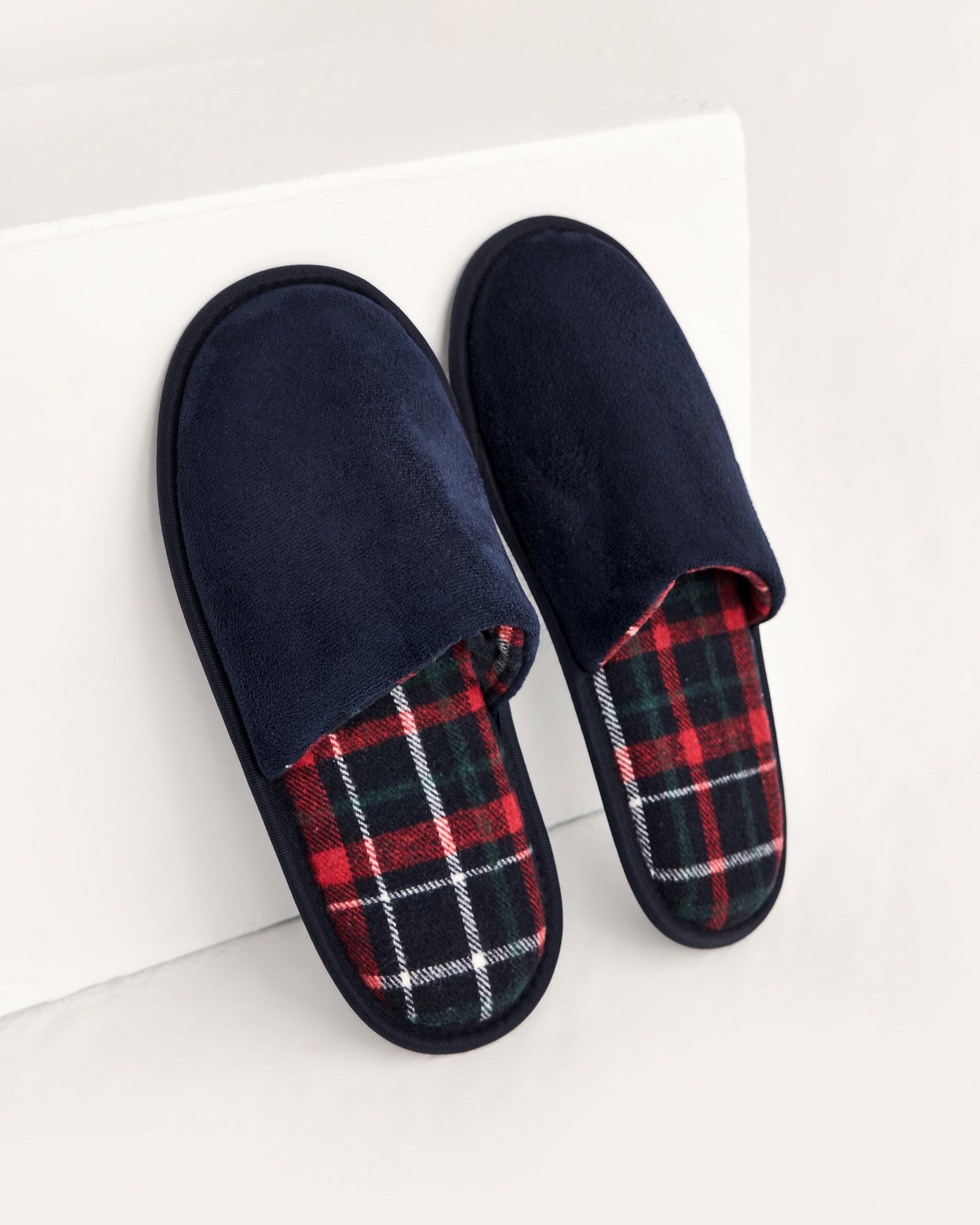 erkek ev terliği,erkek ev içi terlik,erkek ev terliği modelleri,erkek kışlık terlik,erkek yazlık ev terliği,erkek ev terliği fiyatları,evde giyilen erkek terlikleri,rahat erkek ev terliği,konforlu erkek ev terliği