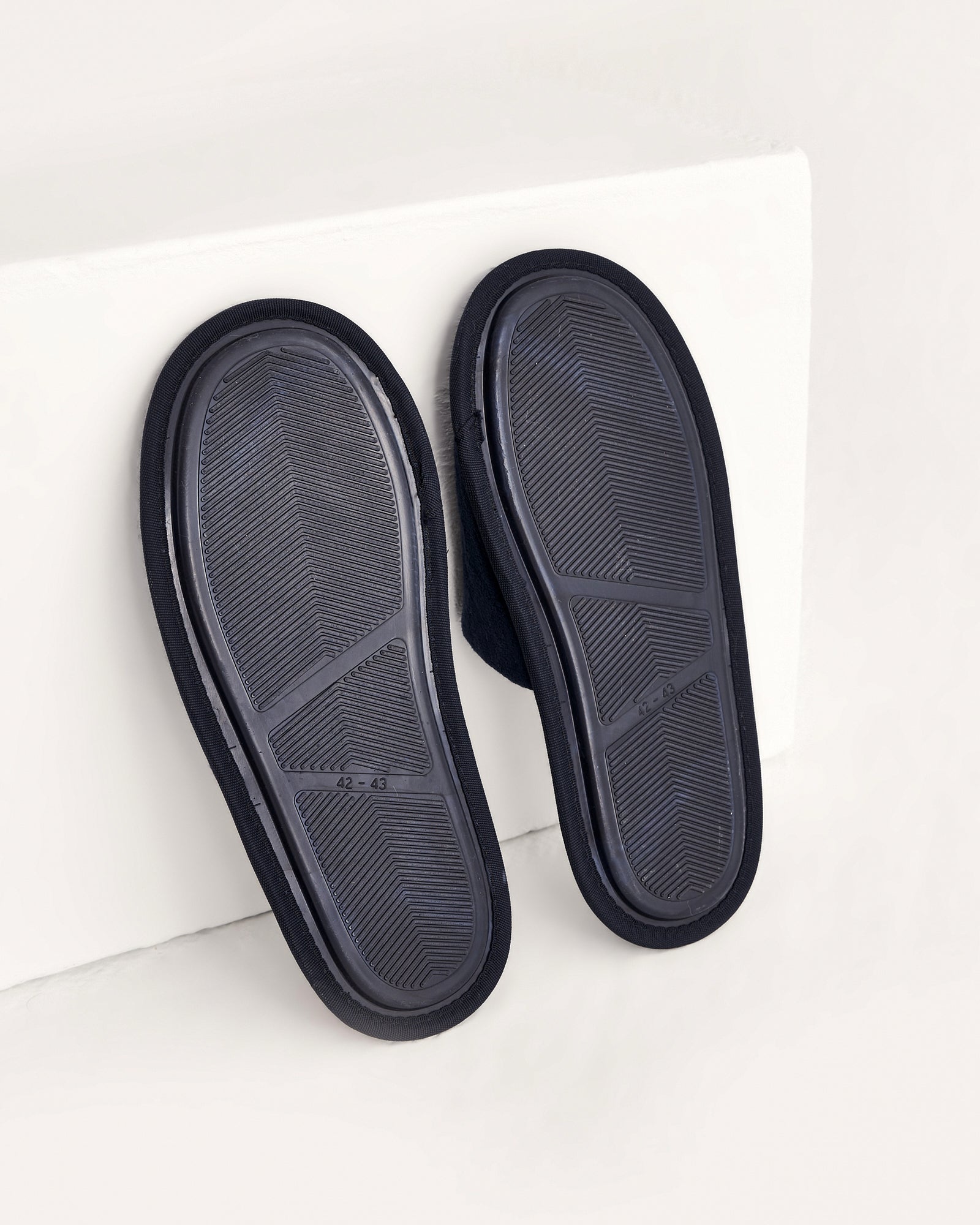 erkek ev terliği,erkek ev içi terlik,erkek ev terliği modelleri,erkek kışlık terlik,erkek yazlık ev terliği,erkek ev terliği fiyatları,evde giyilen erkek terlikleri,rahat erkek ev terliği,konforlu erkek ev terliği