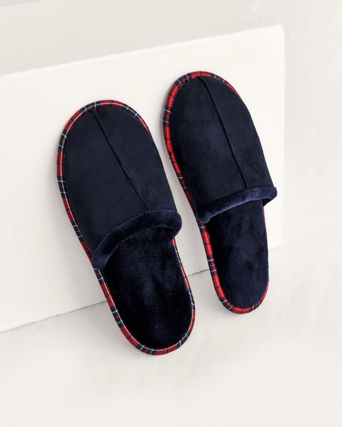 erkek ev terliği,erkek ev içi terlik,erkek ev terliği modelleri,erkek kışlık terlik,erkek yazlık ev terliği,erkek ev terliği fiyatları,evde giyilen erkek terlikleri,rahat erkek ev terliği,konforlu erkek ev terliği