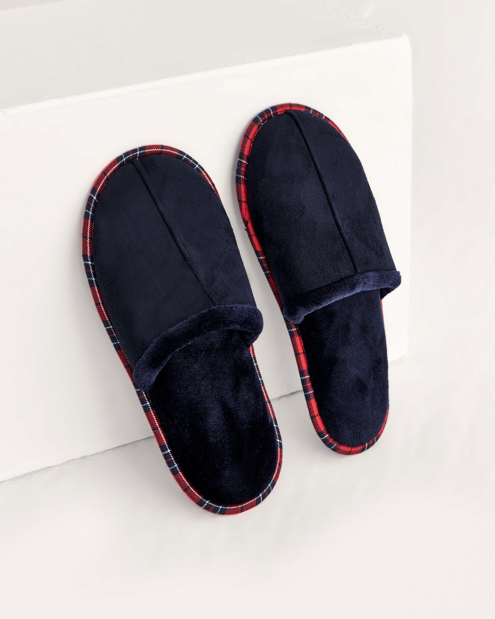 erkek ev terliği,erkek ev içi terlik,erkek ev terliği modelleri,erkek kışlık terlik,erkek yazlık ev terliği,erkek ev terliği fiyatları,evde giyilen erkek terlikleri,rahat erkek ev terliği,konforlu erkek ev terliği