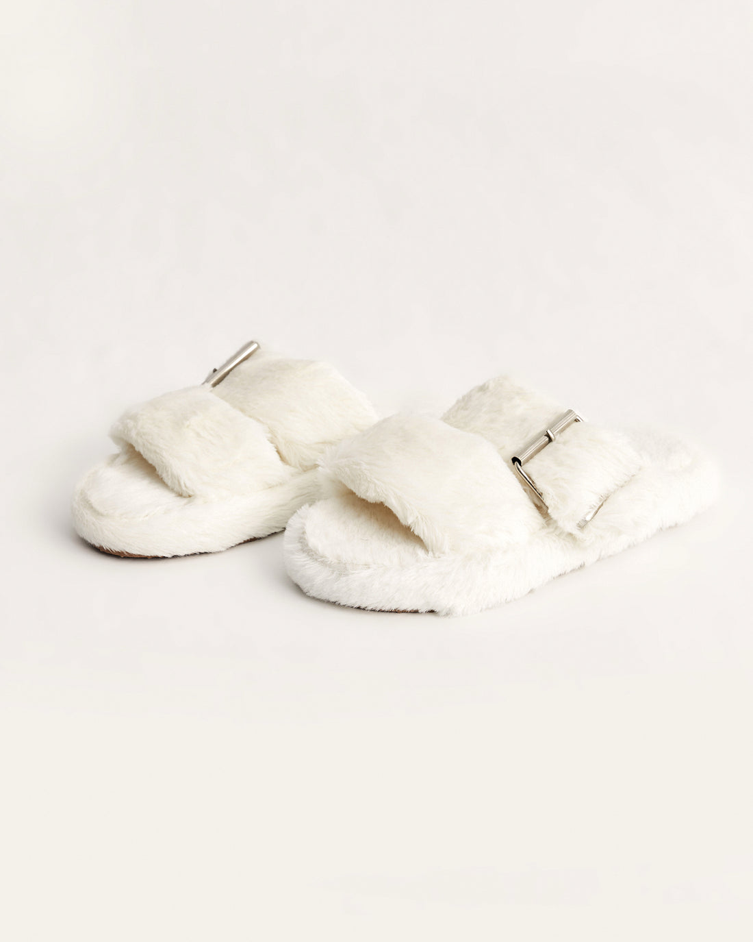 kadın ev terliği,kadın ev içi terlik,bayan ev terliği,kadın kışlık terlik,kadın yazlık terlik,evde giyilen kadın terlikleri,kadın konforlu terlik,rahat kadın ev terliği,kaymaz taban kadın terlik,kapalı kadın ev terliği