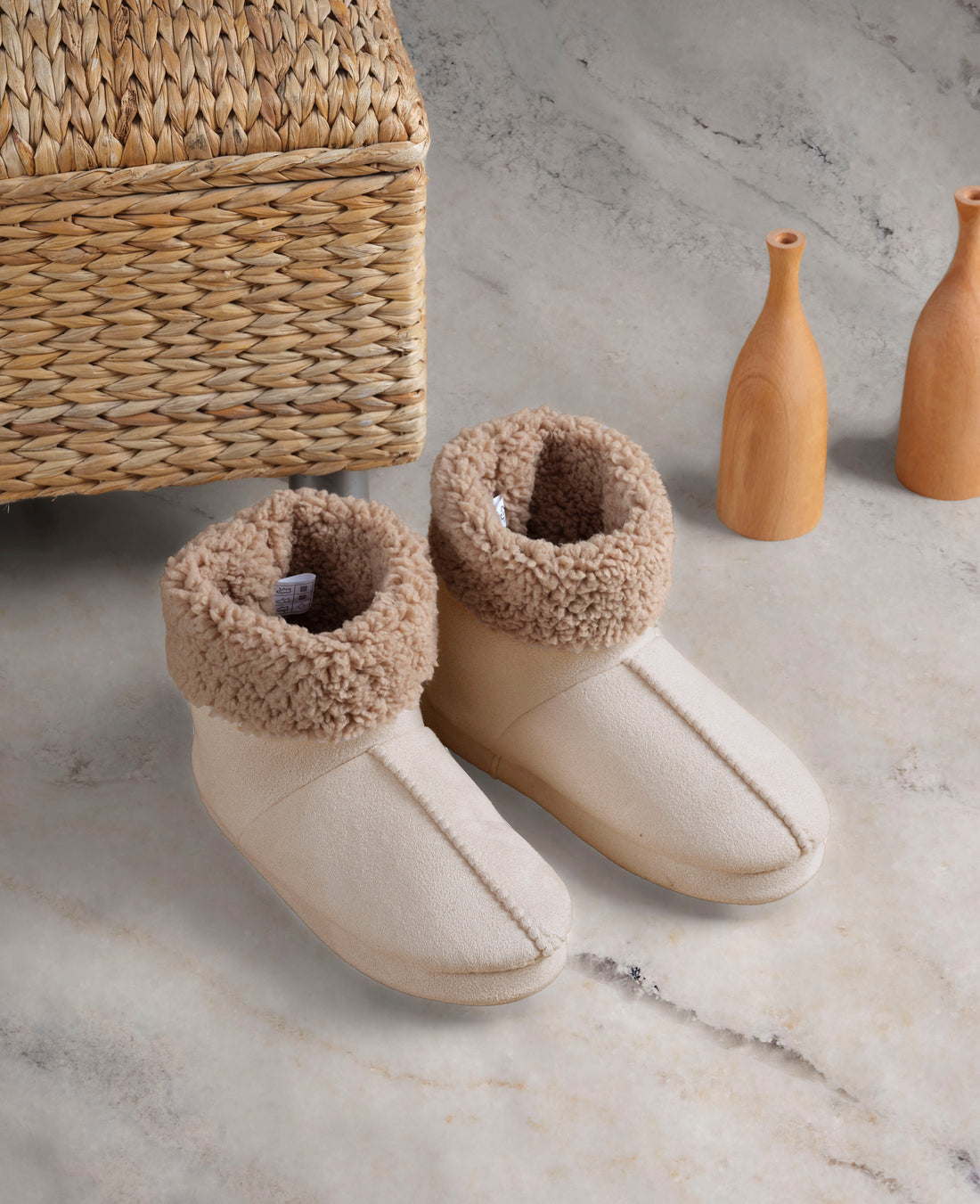 kadın panduf,kadın ev içi panduf,bayan panduf,kadın kışlık panduf,ev için kadın panduf,kadın panduf modelleri,yumuşak kadın panduf,sıcak tutan kadın panduf,kadın ev pandufu,peluş kadın panduf