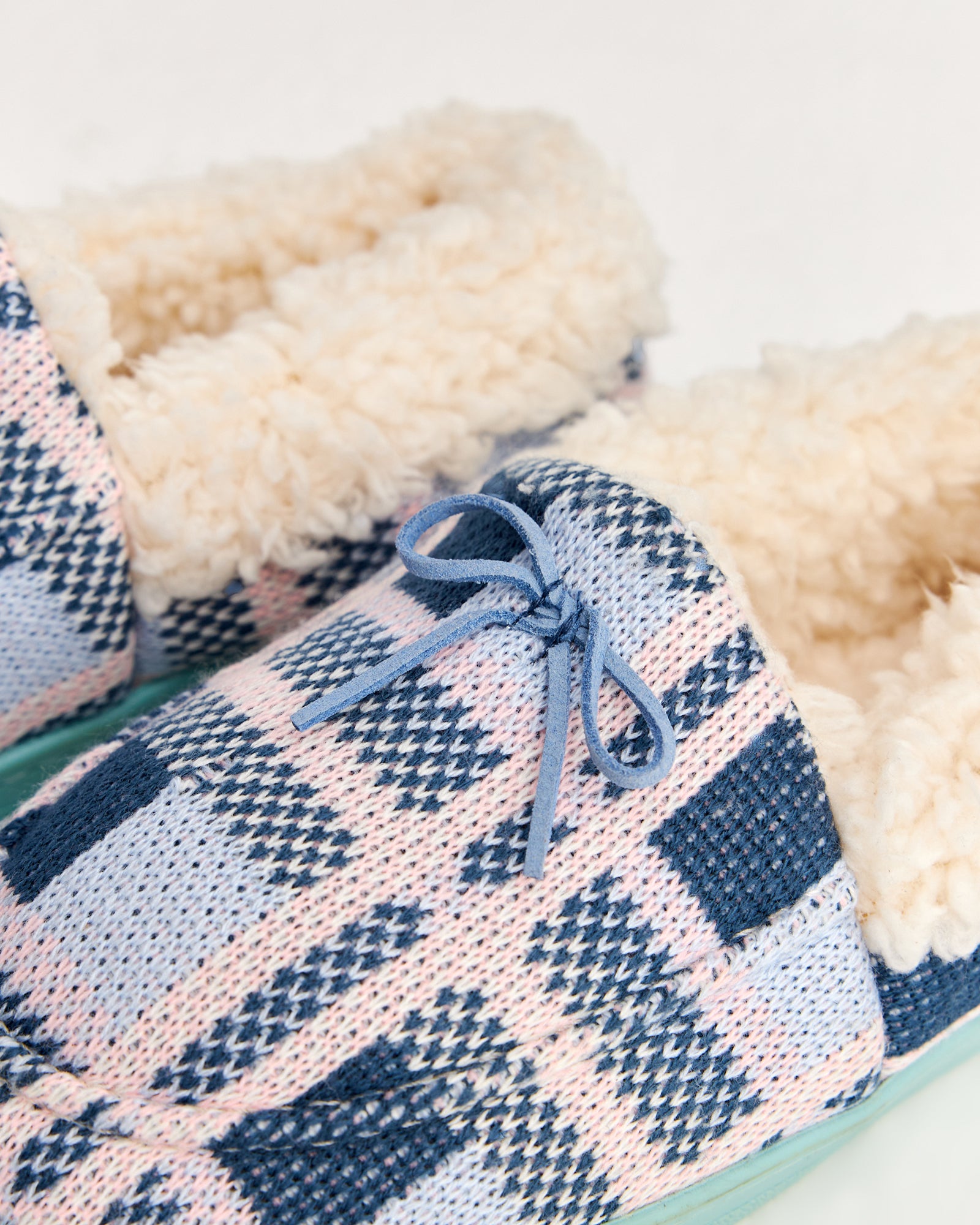 kadın ev içi ayakkabı,bayan ev içi ayakkabı,kadın ev ayakkabısı,kadın iç mekan ayakkabısı,kadın ev ayakkabı modelleri,rahat kadın ev içi ayakkabı,ortopedik ev içi ayakkabı kadın,yumuşak tabanlı kadın ev ayakkabısı,kapalı kadın ev içi ayakkabı,kadın ev ayakkabısı kışlık