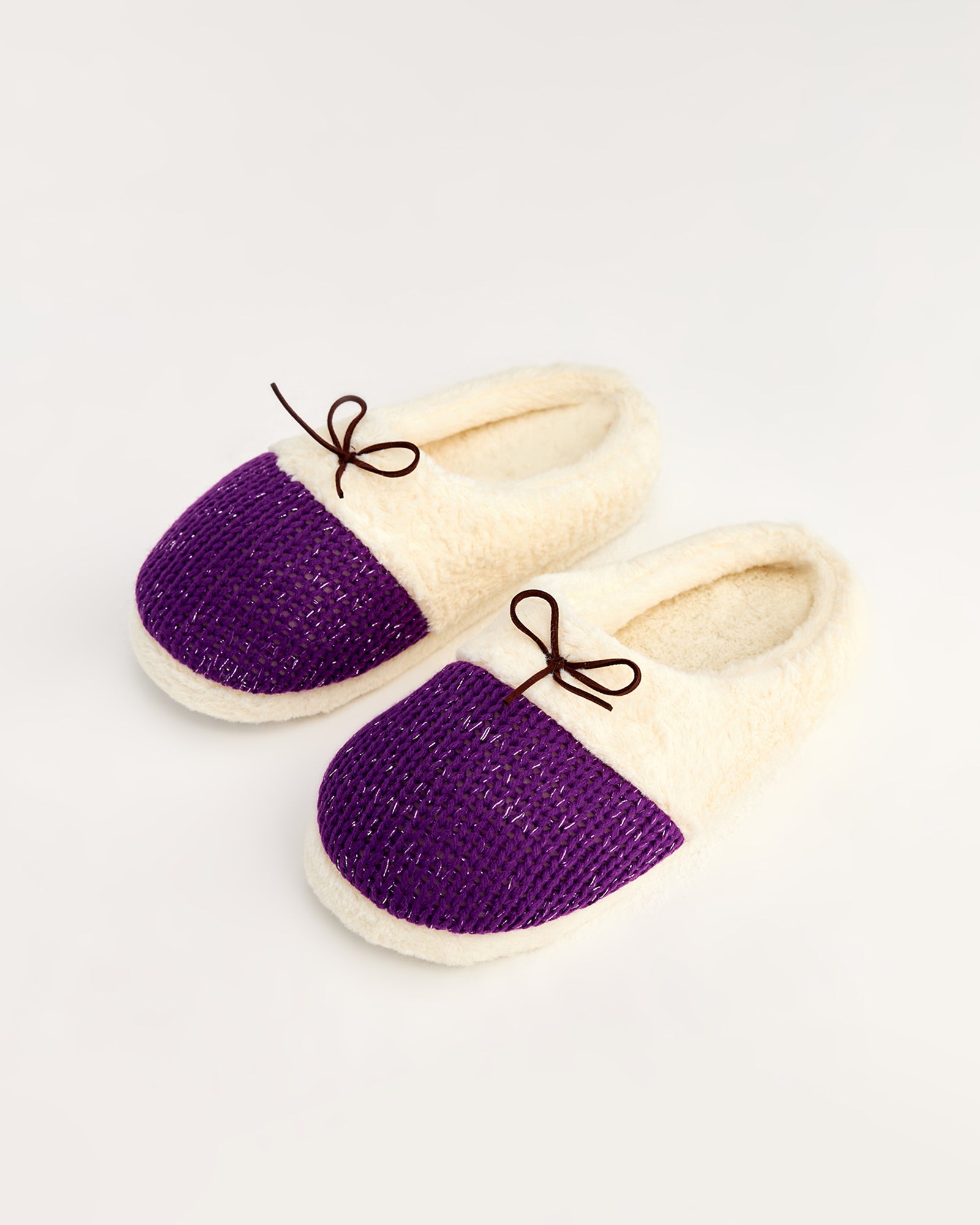 kadın ev terliği,kadın ev içi terlik,bayan ev terliği,kadın kışlık terlik,kadın yazlık terlik,evde giyilen kadın terlikleri,kadın konforlu terlik,rahat kadın ev terliği,kaymaz taban kadın terlik,kapalı kadın ev terliği