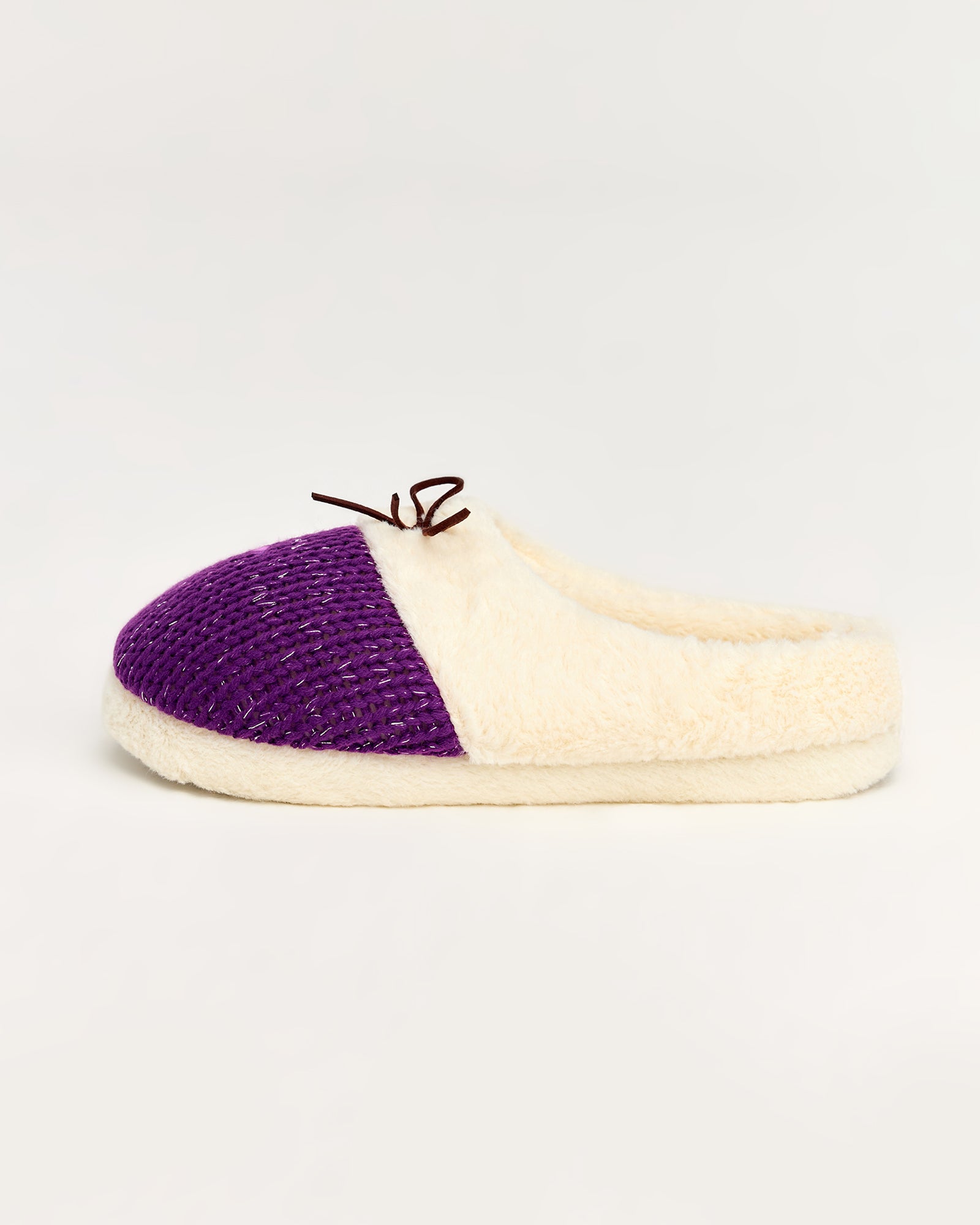 kadın ev terliği,kadın ev içi terlik,bayan ev terliği,kadın kışlık terlik,kadın yazlık terlik,evde giyilen kadın terlikleri,kadın konforlu terlik,rahat kadın ev terliği,kaymaz taban kadın terlik,kapalı kadın ev terliği