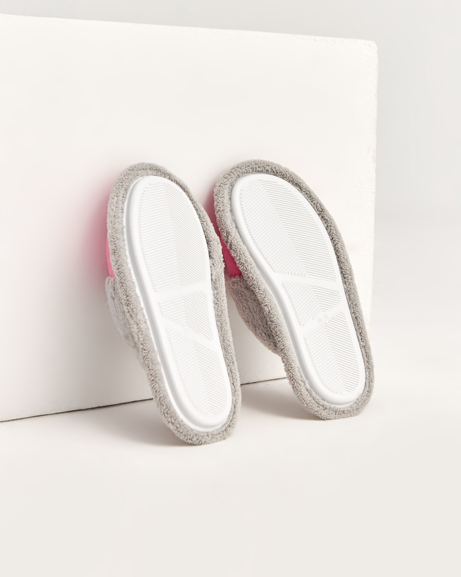 çocuk ev terliği,çocuk ev içi terlik,çocuk ev terliği modelleri,kız çocuk ev terliği,erkek çocuk ev terliği,çocuk ev terliği fiyatları,çocuk ev terliği çeşitleri,çocuklar için ev terliği,minik çocuk ev içi terliği