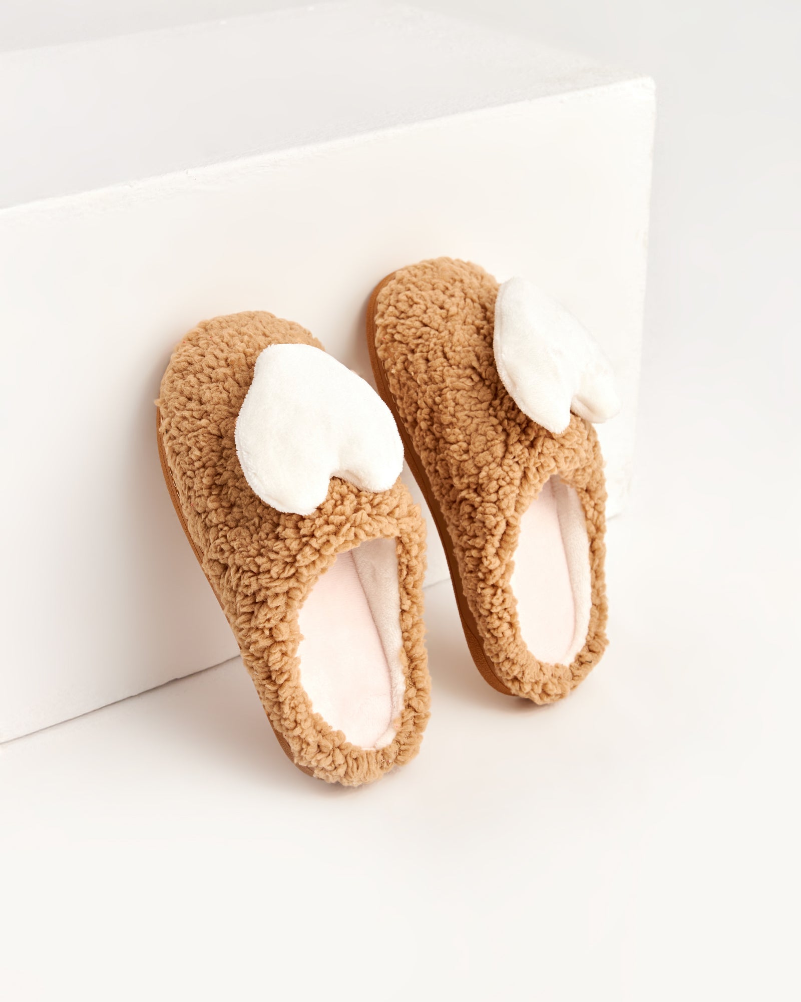 kadın ev terliği,kadın ev içi terlik,bayan ev terliği,kadın kışlık terlik,kadın yazlık terlik,evde giyilen kadın terlikleri,kadın konforlu terlik,rahat kadın ev terliği,kaymaz taban kadın terlik,kapalı kadın ev terliği