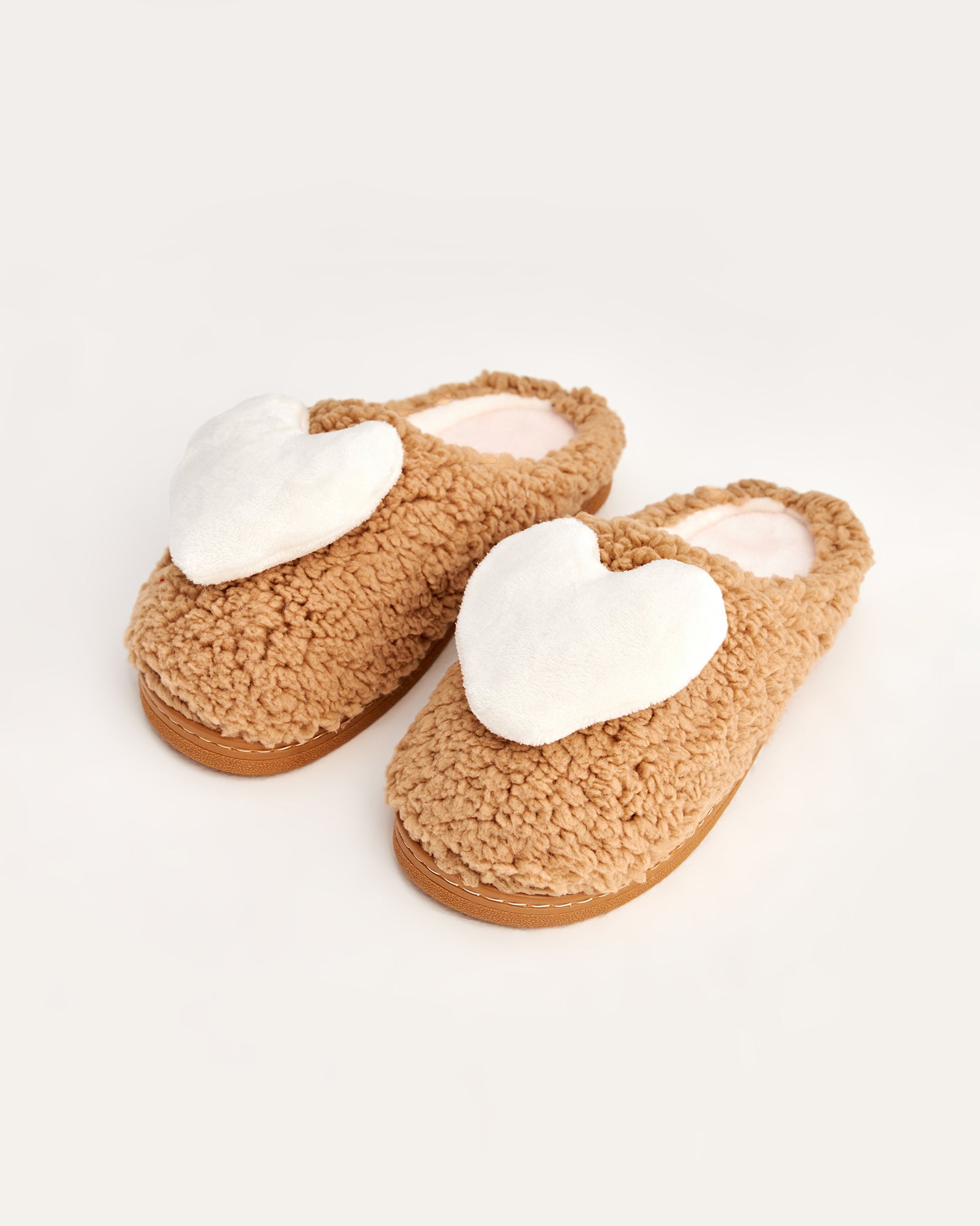 kadın ev terliği,kadın ev içi terlik,bayan ev terliği,kadın kışlık terlik,kadın yazlık terlik,evde giyilen kadın terlikleri,kadın konforlu terlik,rahat kadın ev terliği,kaymaz taban kadın terlik,kapalı kadın ev terliği