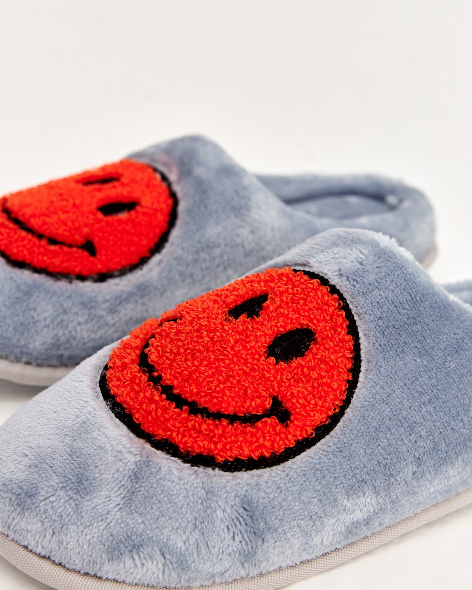 kadın ev terliği,kadın ev içi terlik,bayan ev terliği,kadın kışlık terlik,kadın yazlık terlik,evde giyilen kadın terlikleri,kadın konforlu terlik,rahat kadın ev terliği,kaymaz taban kadın terlik,kapalı kadın ev terliği