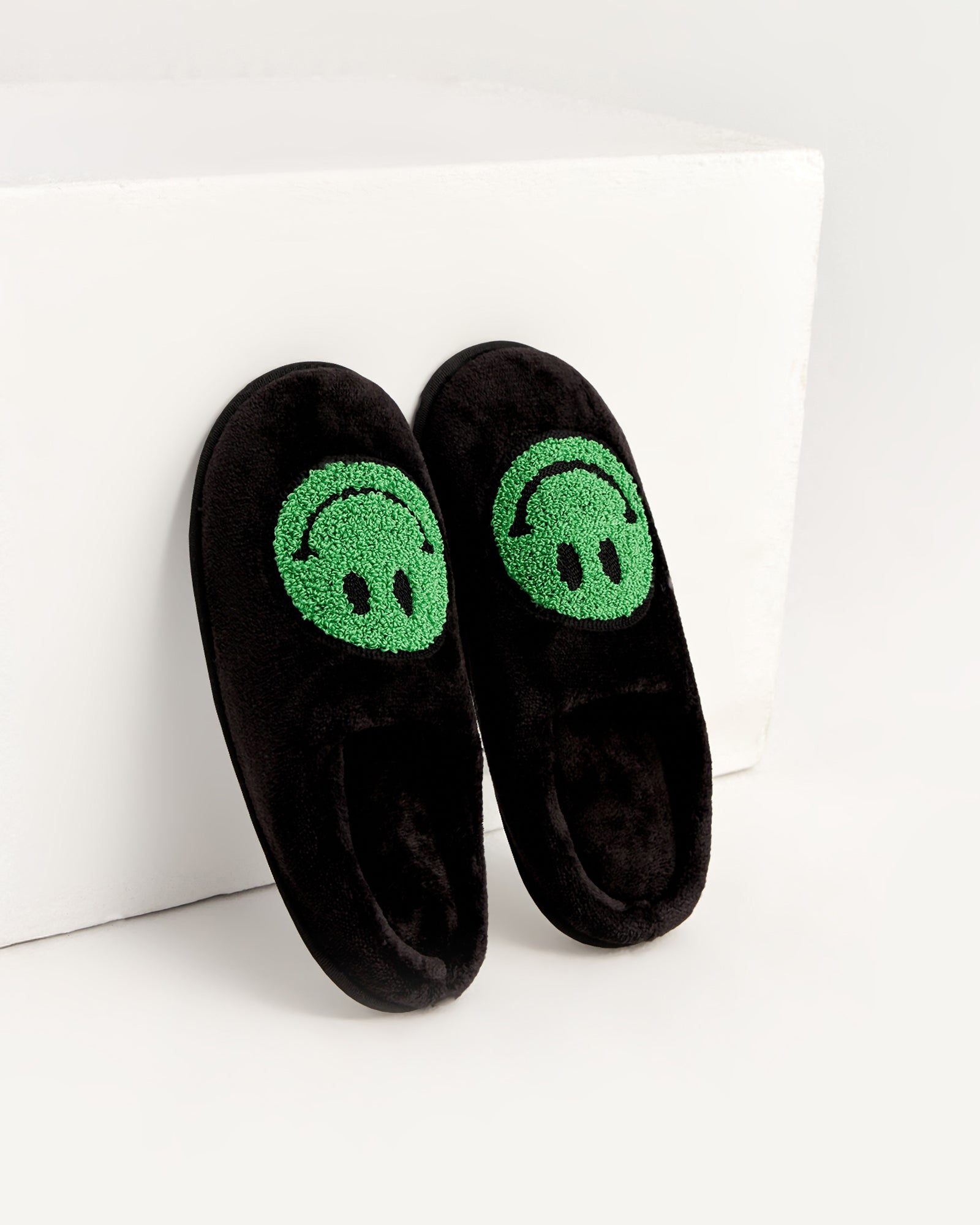 kadın ev terliği,kadın ev içi terlik,bayan ev terliği,kadın kışlık terlik,kadın yazlık terlik,evde giyilen kadın terlikleri,kadın konforlu terlik,rahat kadın ev terliği,kaymaz taban kadın terlik,kapalı kadın ev terliği