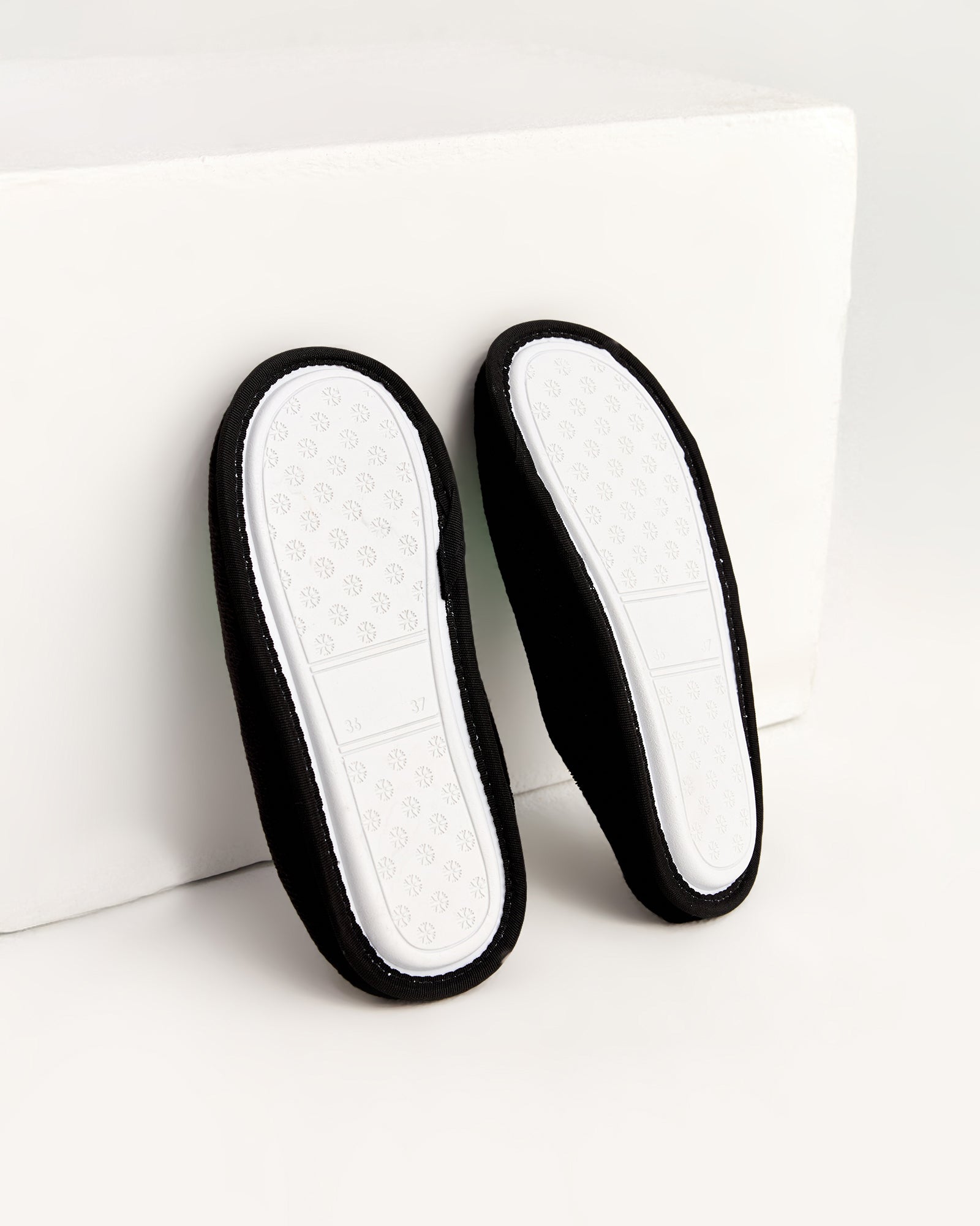 kadın ev terliği,kadın ev içi terlik,bayan ev terliği,kadın kışlık terlik,kadın yazlık terlik,evde giyilen kadın terlikleri,kadın konforlu terlik,rahat kadın ev terliği,kaymaz taban kadın terlik,kapalı kadın ev terliği