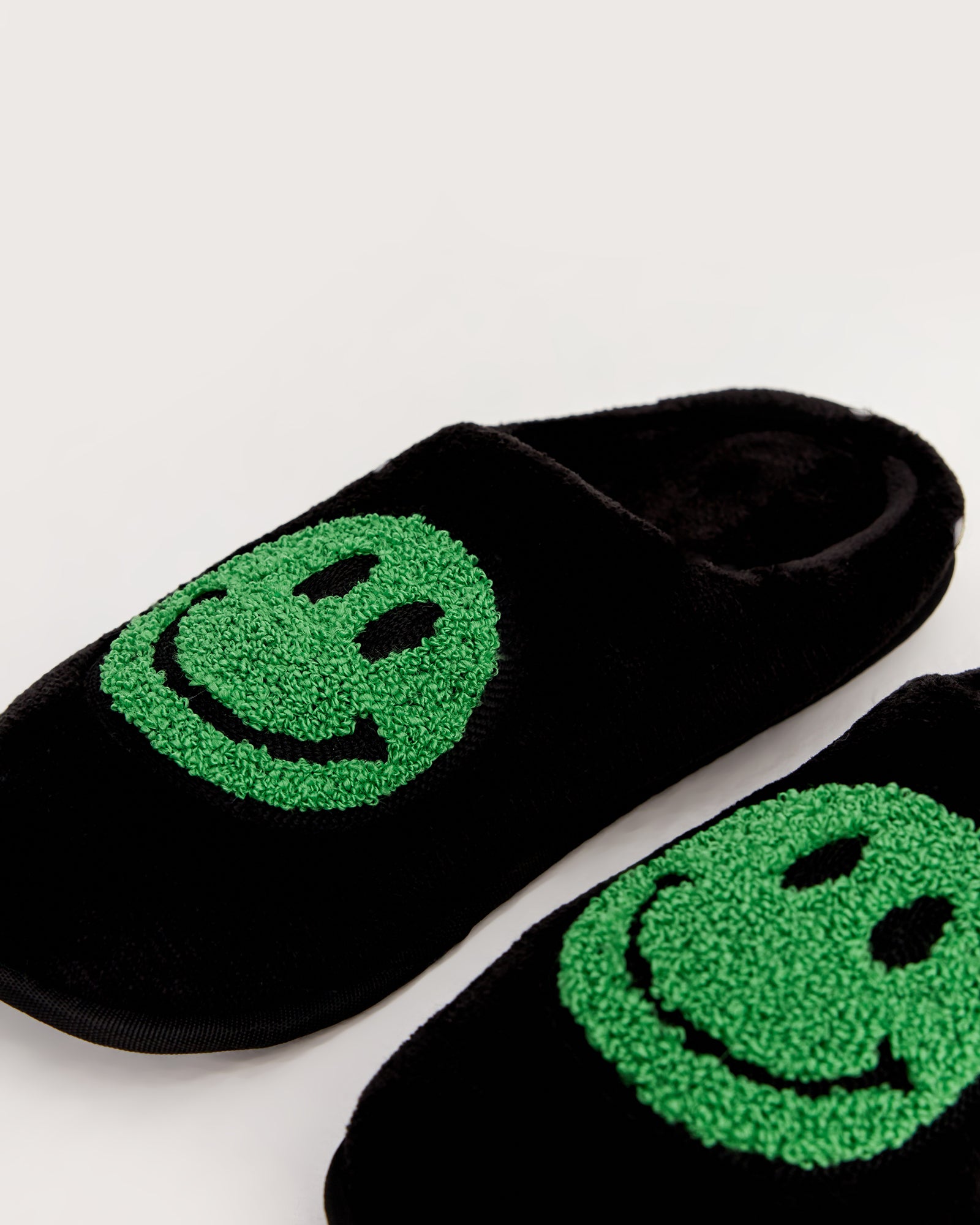 kadın ev terliği,kadın ev içi terlik,bayan ev terliği,kadın kışlık terlik,kadın yazlık terlik,evde giyilen kadın terlikleri,kadın konforlu terlik,rahat kadın ev terliği,kaymaz taban kadın terlik,kapalı kadın ev terliği