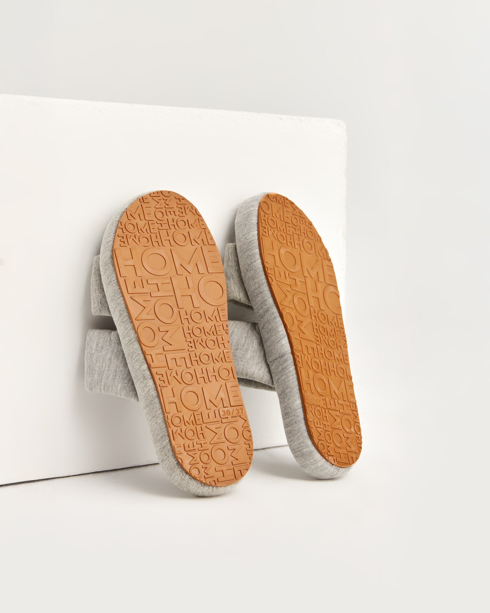 kadın ev terliği,kadın ev içi terlik,bayan ev terliği,kadın kışlık terlik,kadın yazlık terlik,evde giyilen kadın terlikleri,kadın konforlu terlik,rahat kadın ev terliği,kaymaz taban kadın terlik,kapalı kadın ev terliği