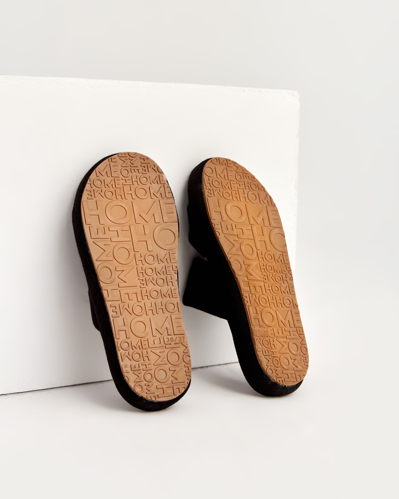 kadın ev terliği,kadın ev içi terlik,bayan ev terliği,kadın kışlık terlik,kadın yazlık terlik,evde giyilen kadın terlikleri,kadın konforlu terlik,rahat kadın ev terliği,kaymaz taban kadın terlik,kapalı kadın ev terliği