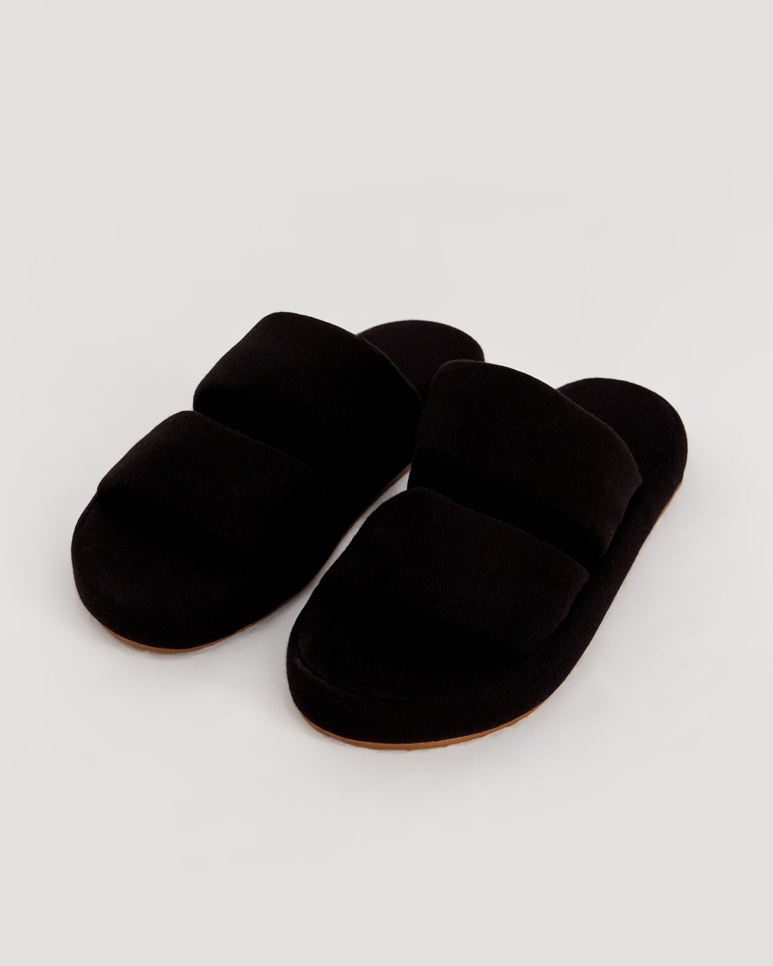 kadın ev terliği,kadın ev içi terlik,bayan ev terliği,kadın kışlık terlik,kadın yazlık terlik,evde giyilen kadın terlikleri,kadın konforlu terlik,rahat kadın ev terliği,kaymaz taban kadın terlik,kapalı kadın ev terliği