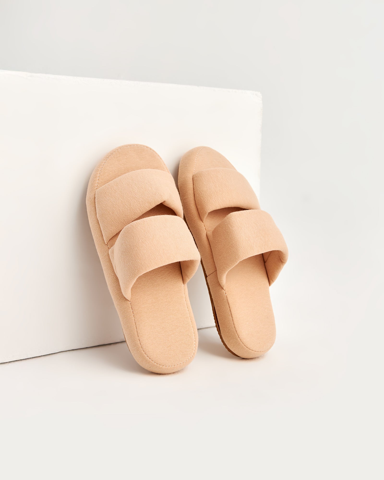 kadın ev terliği,kadın ev içi terlik,bayan ev terliği,kadın kışlık terlik,kadın yazlık terlik,evde giyilen kadın terlikleri,kadın konforlu terlik,rahat kadın ev terliği,kaymaz taban kadın terlik,kapalı kadın ev terliği