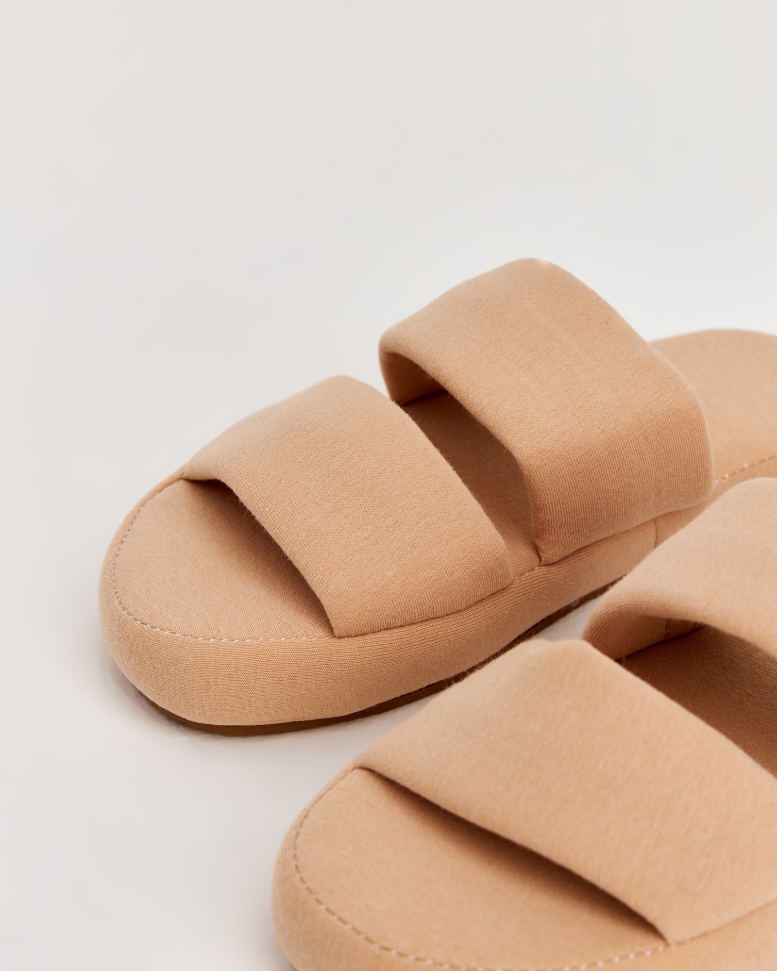 kadın ev terliği,kadın ev içi terlik,bayan ev terliği,kadın kışlık terlik,kadın yazlık terlik,evde giyilen kadın terlikleri,kadın konforlu terlik,rahat kadın ev terliği,kaymaz taban kadın terlik,kapalı kadın ev terliği