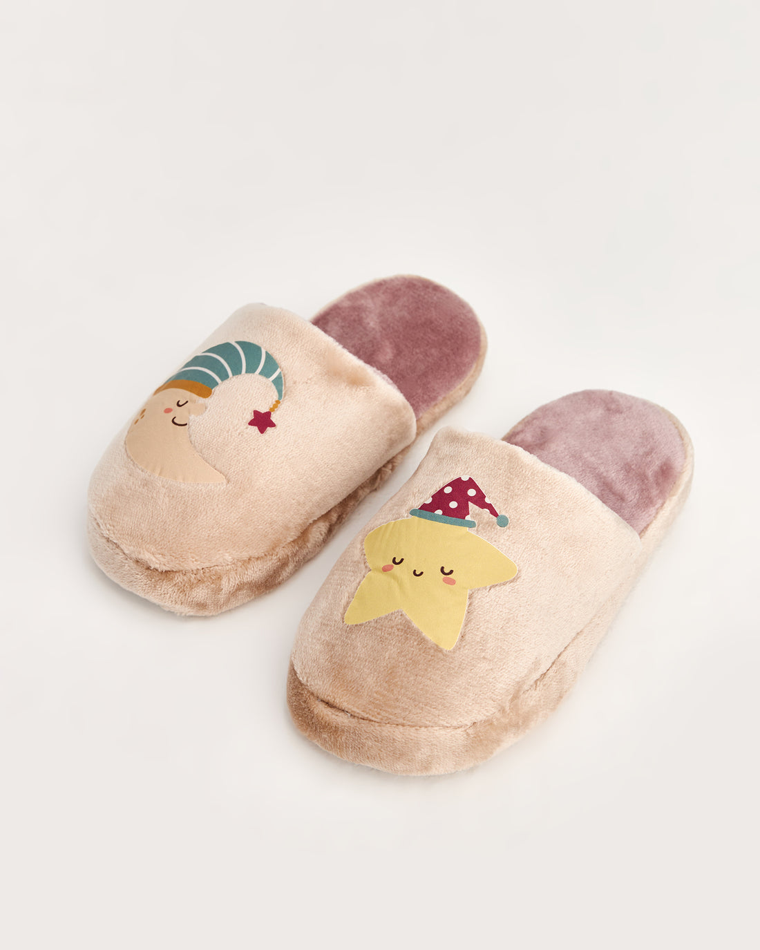 kadın ev terliği,kadın ev içi terlik,bayan ev terliği,kadın kışlık terlik,kadın yazlık terlik,evde giyilen kadın terlikleri,kadın konforlu terlik,rahat kadın ev terliği,kaymaz taban kadın terlik,kapalı kadın ev terliği