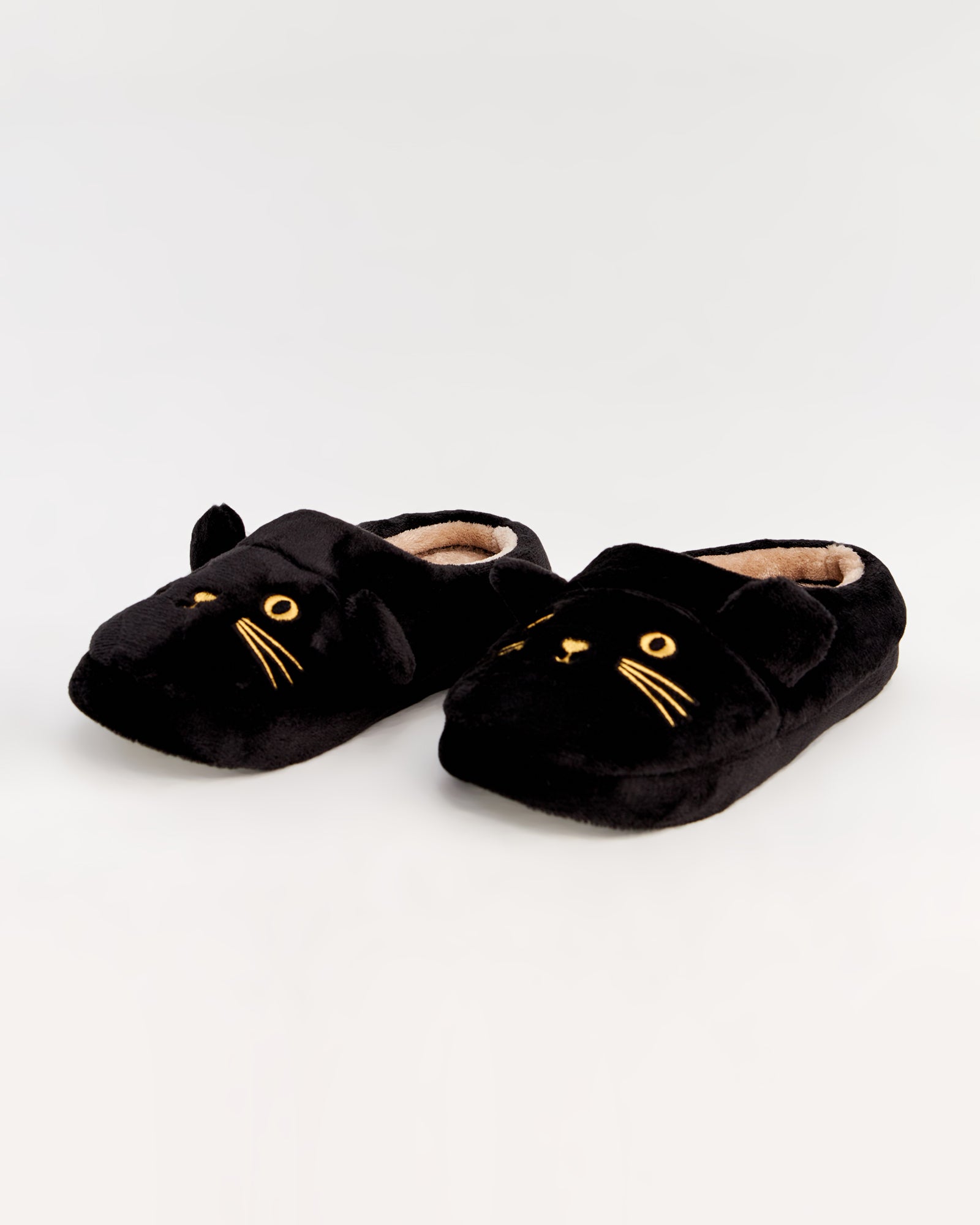 kadın ev terliği,kadın ev içi terlik,bayan ev terliği,kadın kışlık terlik,kadın yazlık terlik,evde giyilen kadın terlikleri,kadın konforlu terlik,rahat kadın ev terliği,kaymaz taban kadın terlik,kapalı kadın ev terliği