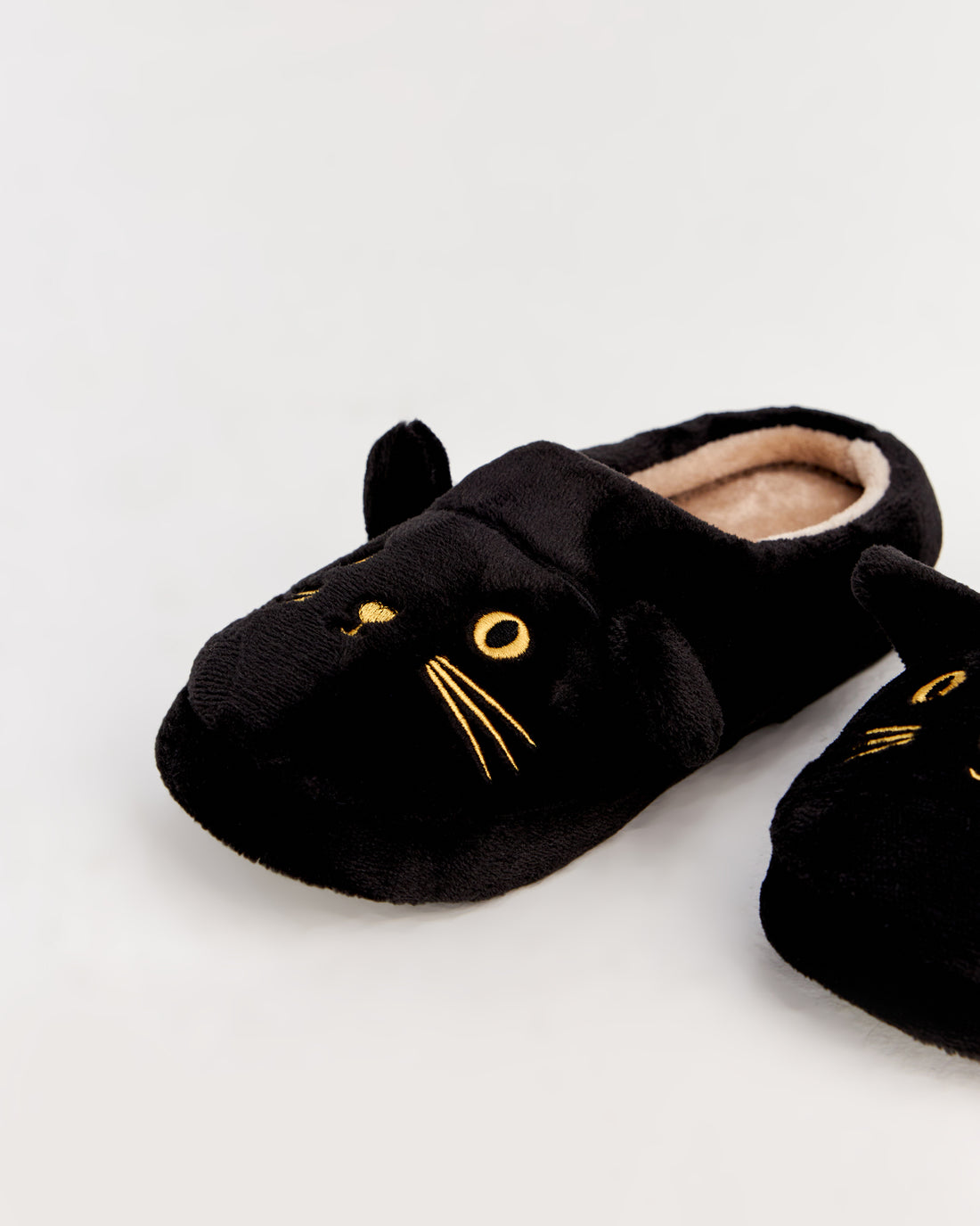 kadın ev terliği,kadın ev içi terlik,bayan ev terliği,kadın kışlık terlik,kadın yazlık terlik,evde giyilen kadın terlikleri,kadın konforlu terlik,rahat kadın ev terliği,kaymaz taban kadın terlik,kapalı kadın ev terliği