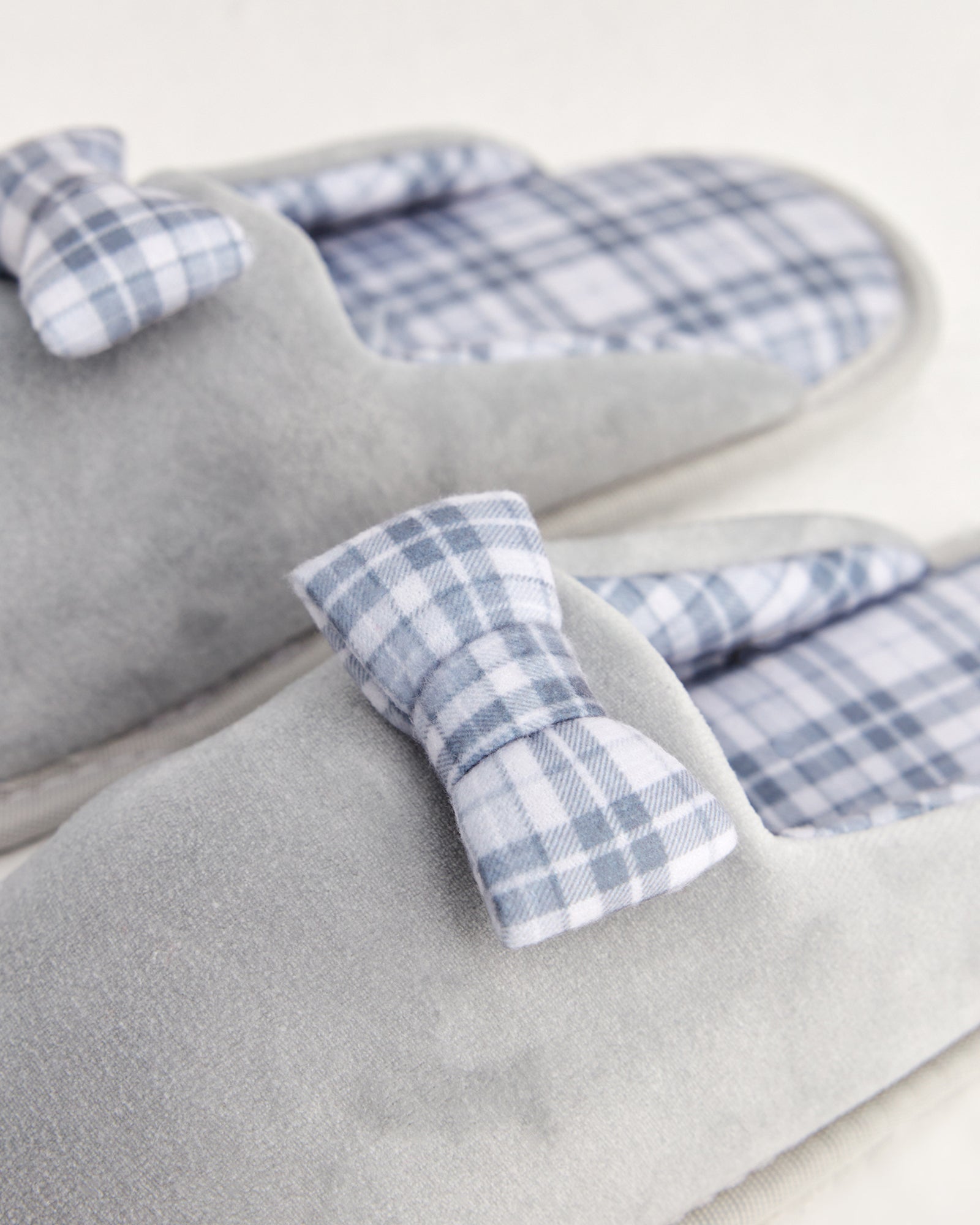 kadın ev terliği,kadın ev içi terlik,bayan ev terliği,kadın kışlık terlik,kadın yazlık terlik,evde giyilen kadın terlikleri,kadın konforlu terlik,rahat kadın ev terliği,kaymaz taban kadın terlik,kapalı kadın ev terliği