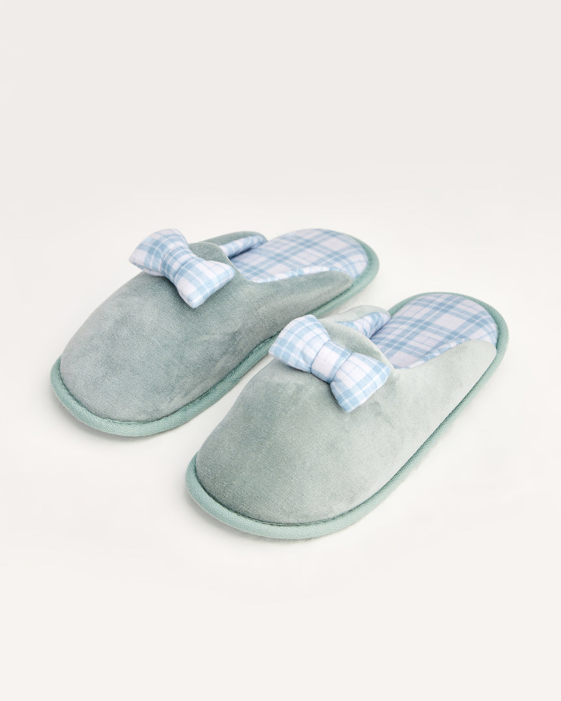 kadın ev terliği,kadın ev içi terlik,bayan ev terliği,kadın kışlık terlik,kadın yazlık terlik,evde giyilen kadın terlikleri,kadın konforlu terlik,rahat kadın ev terliği,kaymaz taban kadın terlik,kapalı kadın ev terliği