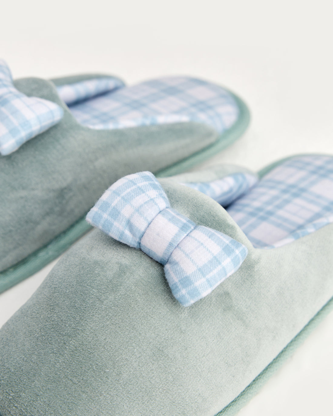 kadın ev terliği,kadın ev içi terlik,bayan ev terliği,kadın kışlık terlik,kadın yazlık terlik,evde giyilen kadın terlikleri,kadın konforlu terlik,rahat kadın ev terliği,kaymaz taban kadın terlik,kapalı kadın ev terliği