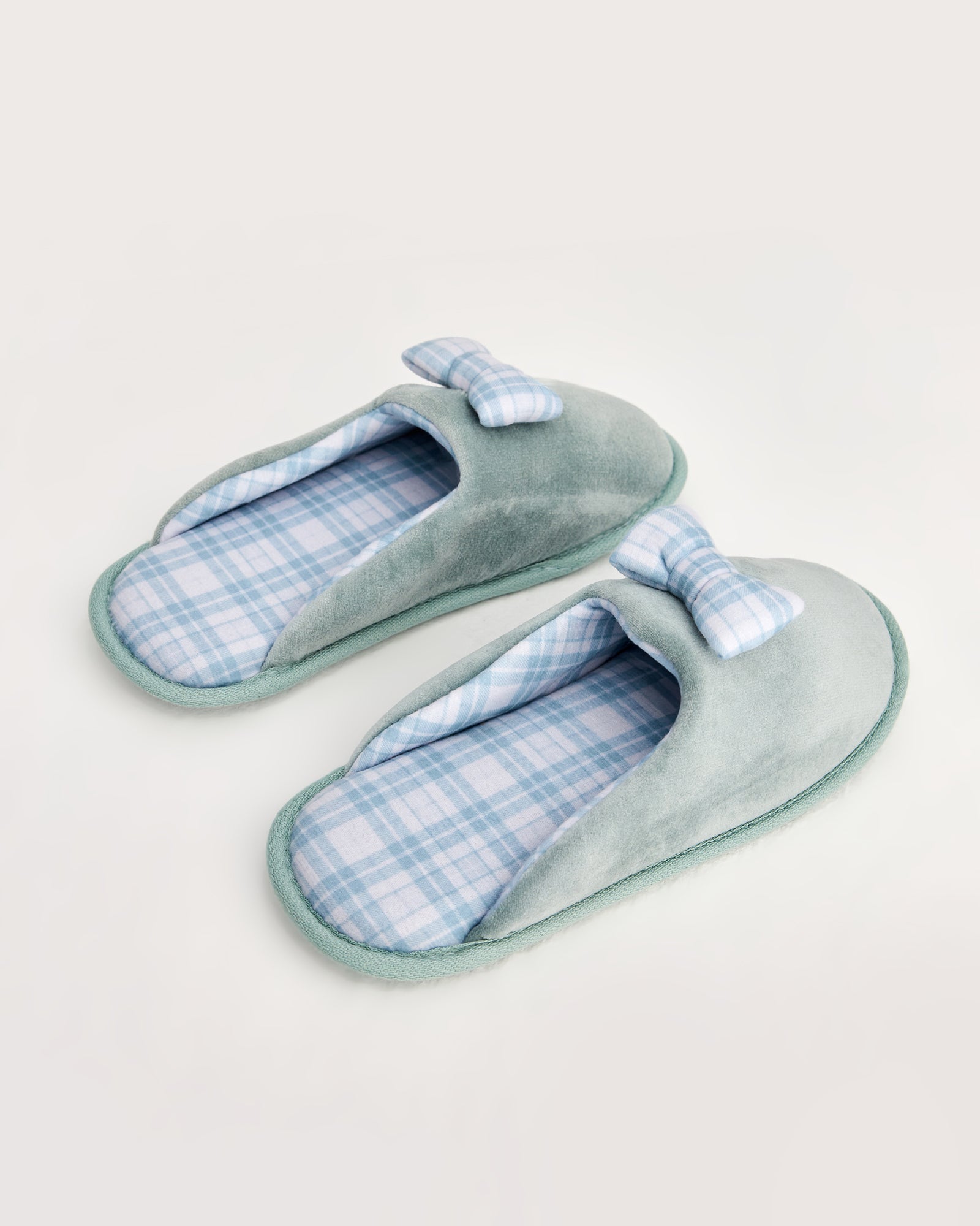 kadın ev terliği,kadın ev içi terlik,bayan ev terliği,kadın kışlık terlik,kadın yazlık terlik,evde giyilen kadın terlikleri,kadın konforlu terlik,rahat kadın ev terliği,kaymaz taban kadın terlik,kapalı kadın ev terliği