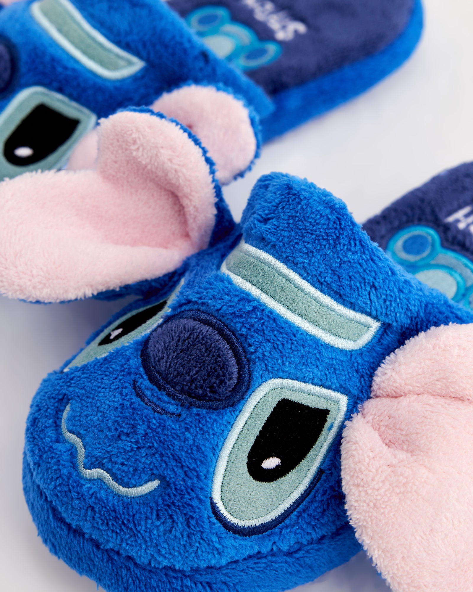 kadın ev terliği,kadın ev içi terlik,bayan ev terliği,kadın kışlık terlik,kadın yazlık terlik,evde giyilen kadın terlikleri,kadın konforlu terlik,rahat kadın ev terliği,kaymaz taban kadın terlik,kapalı kadın ev terliği,hayvan desenli terlik,ayıcık desenli terlik