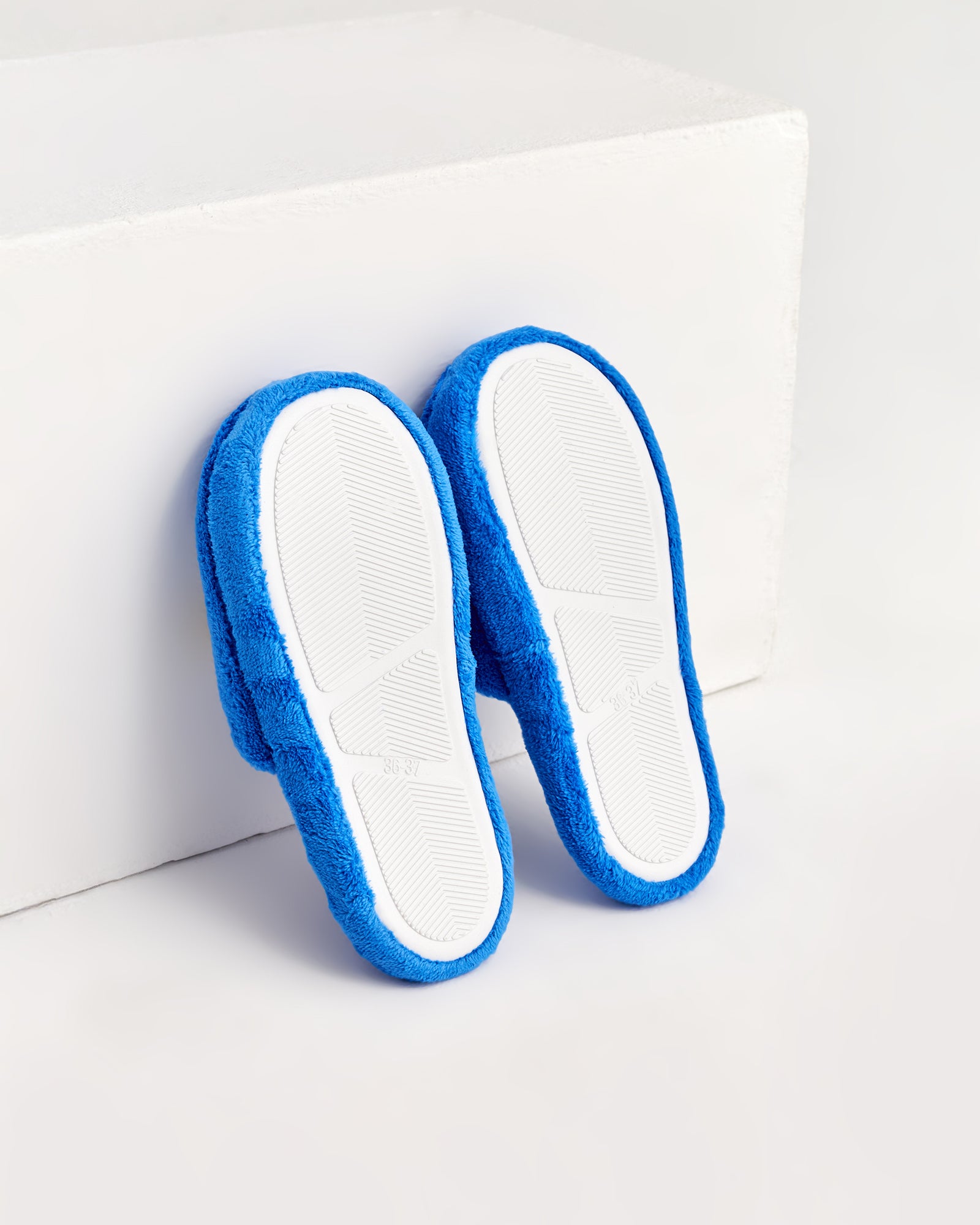 kadın ev terliği,kadın ev içi terlik,bayan ev terliği,kadın kışlık terlik,kadın yazlık terlik,evde giyilen kadın terlikleri,kadın konforlu terlik,rahat kadın ev terliği,kaymaz taban kadın terlik,kapalı kadın ev terliği,hayvan desenli terlik,ayıcık desenli terlik