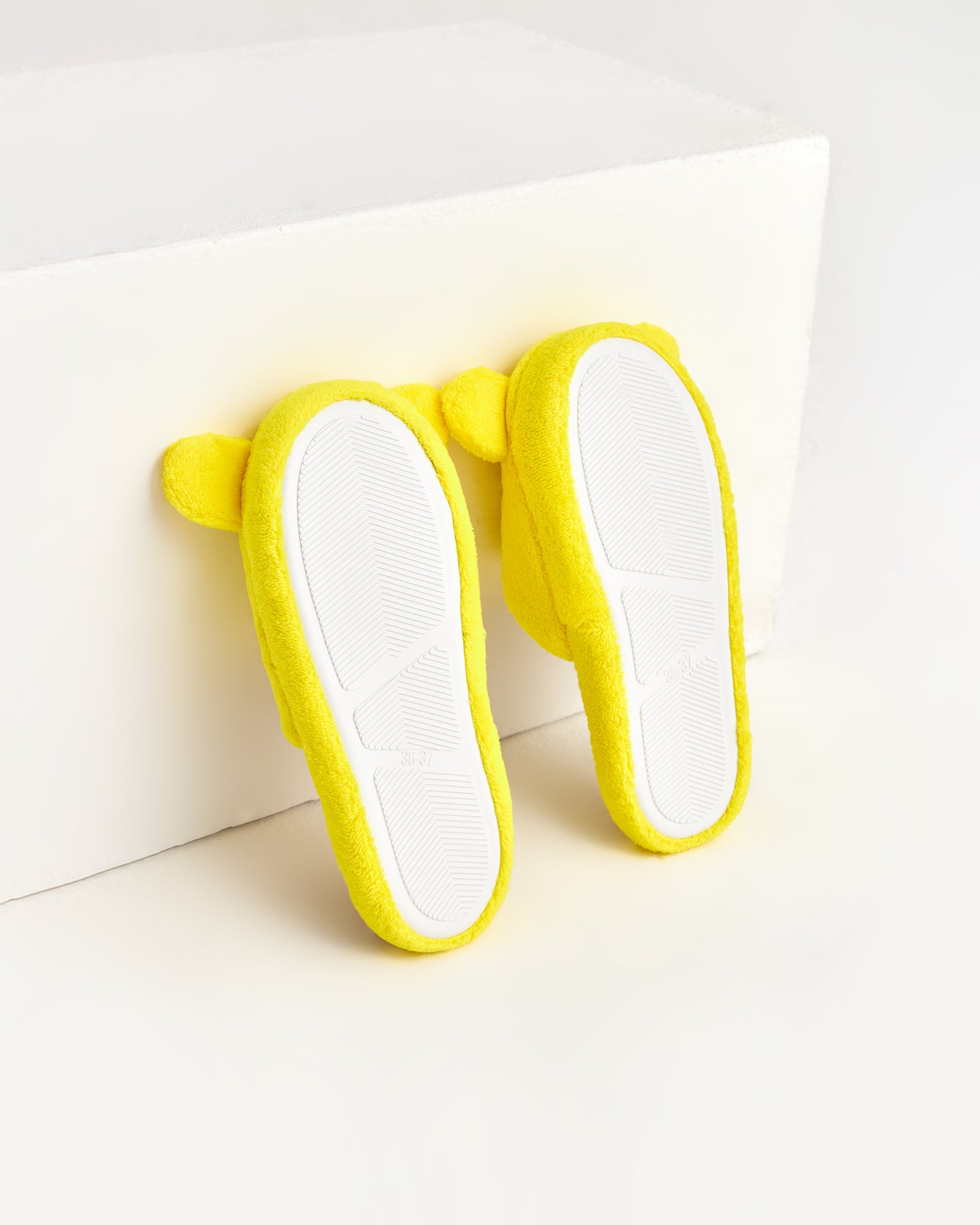 kadın ev terliği,kadın ev içi terlik,bayan ev terliği,kadın kışlık terlik,kadın yazlık terlik,evde giyilen kadın terlikleri,kadın konforlu terlik,rahat kadın ev terliği,kaymaz taban kadın terlik,kapalı kadın ev terliği,hayvan desenli terlik,ayıcık desenli terlik