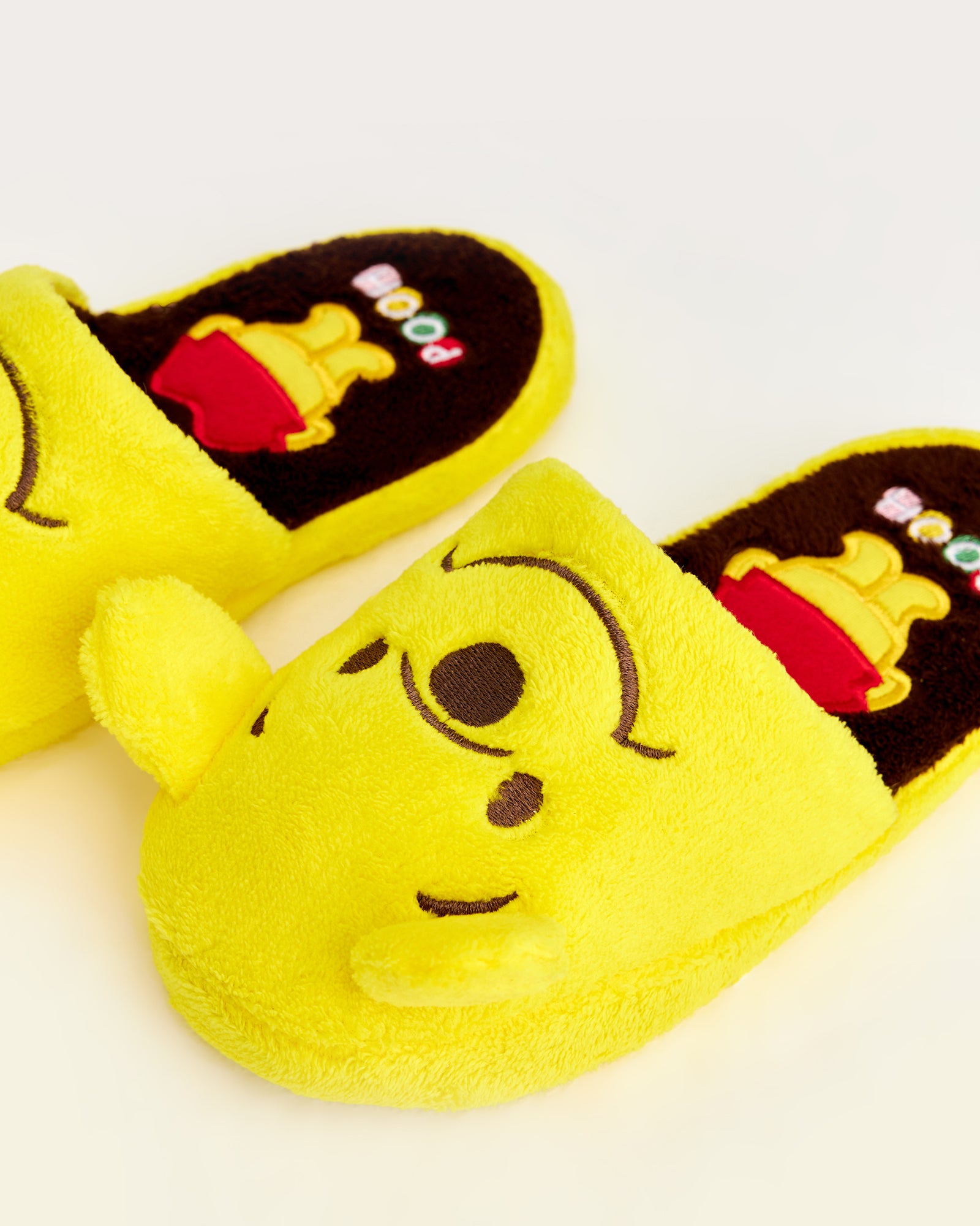 kadın ev terliği,kadın ev içi terlik,bayan ev terliği,kadın kışlık terlik,kadın yazlık terlik,evde giyilen kadın terlikleri,kadın konforlu terlik,rahat kadın ev terliği,kaymaz taban kadın terlik,kapalı kadın ev terliği,hayvan desenli terlik,ayıcık desenli terlik