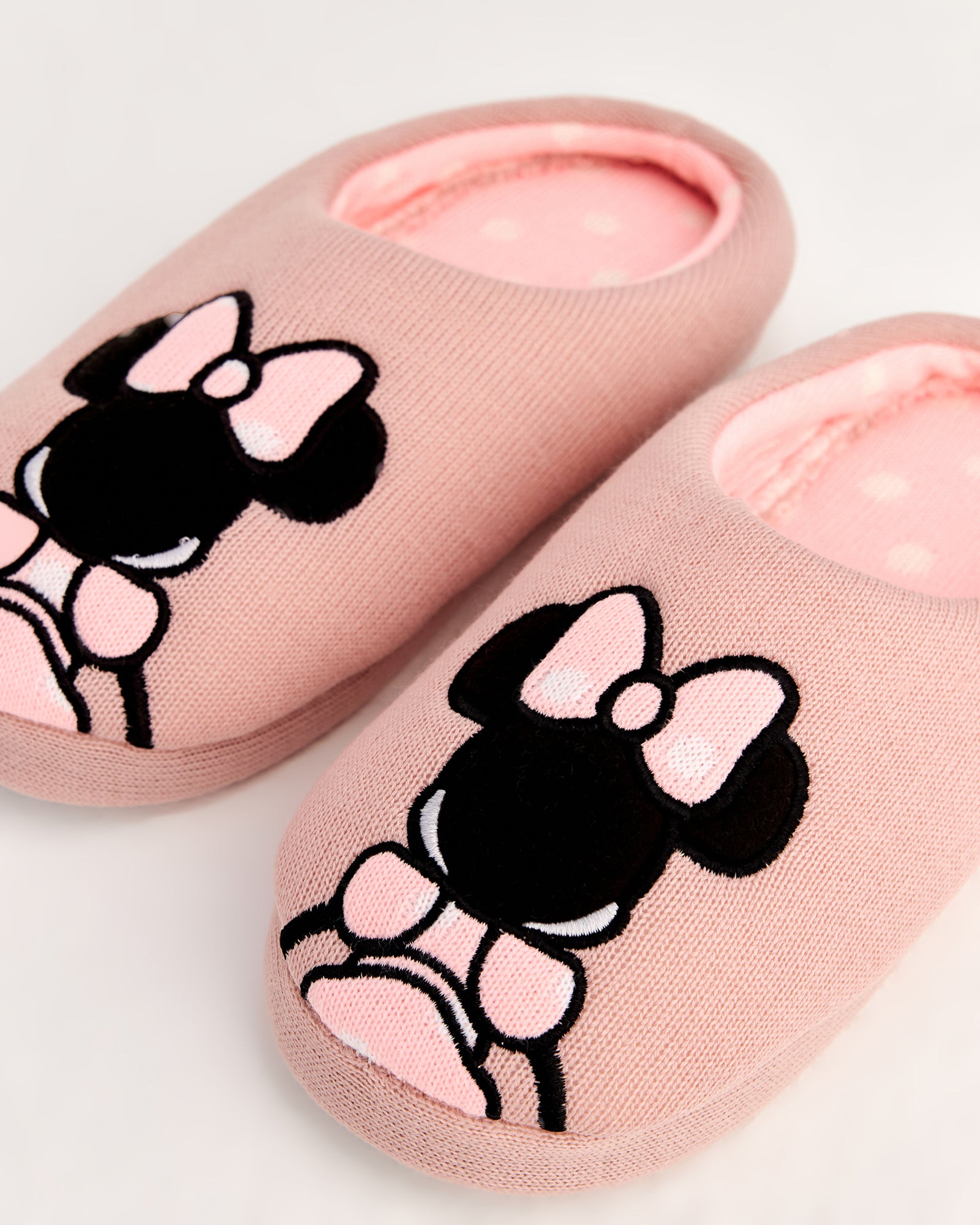 kadın ev terliği,kadın ev içi terlik,bayan ev terliği,kadın kışlık terlik,kadın yazlık terlik,evde giyilen kadın terlikleri,kadın konforlu terlik,rahat kadın ev terliği,kaymaz taban kadın terlik,kapalı kadın ev terliği,hayvan desenli terlik,ayıcık desenli terlik