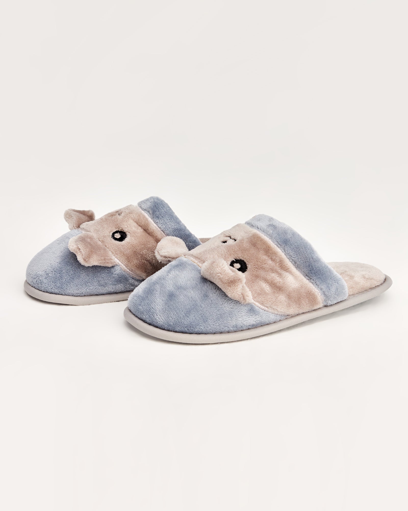 kadın ev terliği,kadın ev içi terlik,bayan ev terliği,kadın kışlık terlik,kadın yazlık terlik,evde giyilen kadın terlikleri,kadın konforlu terlik,rahat kadın ev terliği,kaymaz taban kadın terlik,kapalı kadın ev terliği