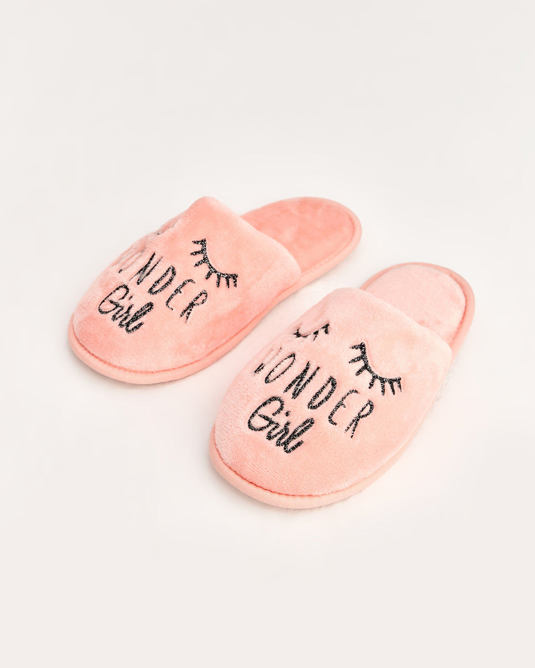 kadın ev terliği,kadın ev içi terlik,bayan ev terliği,kadın kışlık terlik,kadın yazlık terlik,evde giyilen kadın terlikleri,kadın konforlu terlik,rahat kadın ev terliği,kaymaz taban kadın terlik,kapalı kadın ev terliği