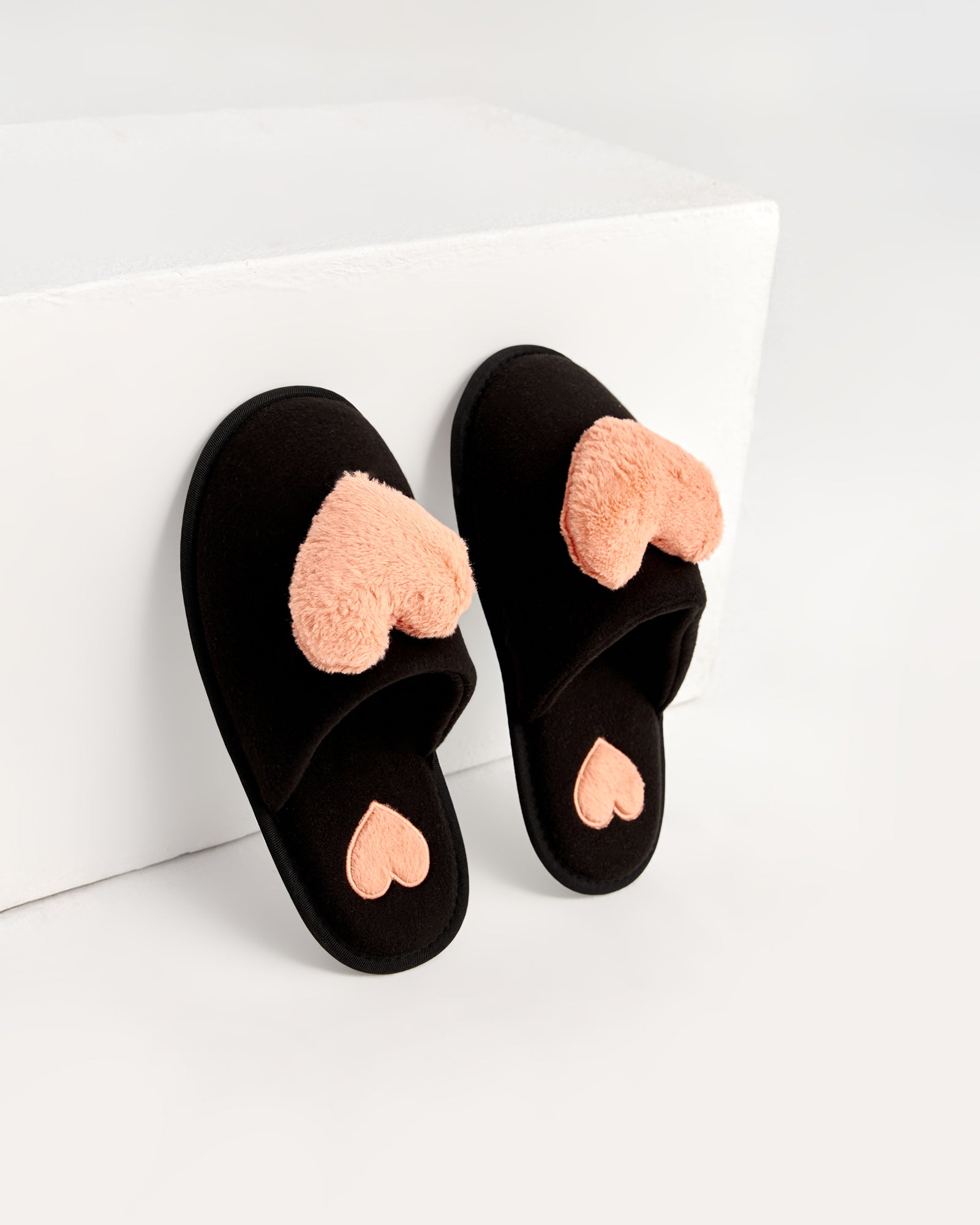 kadın ev terliği,kadın ev içi terlik,bayan ev terliği,kadın kışlık terlik,kadın yazlık terlik,evde giyilen kadın terlikleri,kadın konforlu terlik,rahat kadın ev terliği,kaymaz taban kadın terlik,kapalı kadın ev terliği