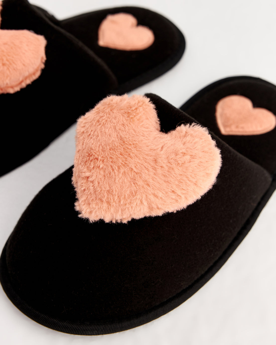 kadın ev terliği,kadın ev içi terlik,bayan ev terliği,kadın kışlık terlik,kadın yazlık terlik,evde giyilen kadın terlikleri,kadın konforlu terlik,rahat kadın ev terliği,kaymaz taban kadın terlik,kapalı kadın ev terliği