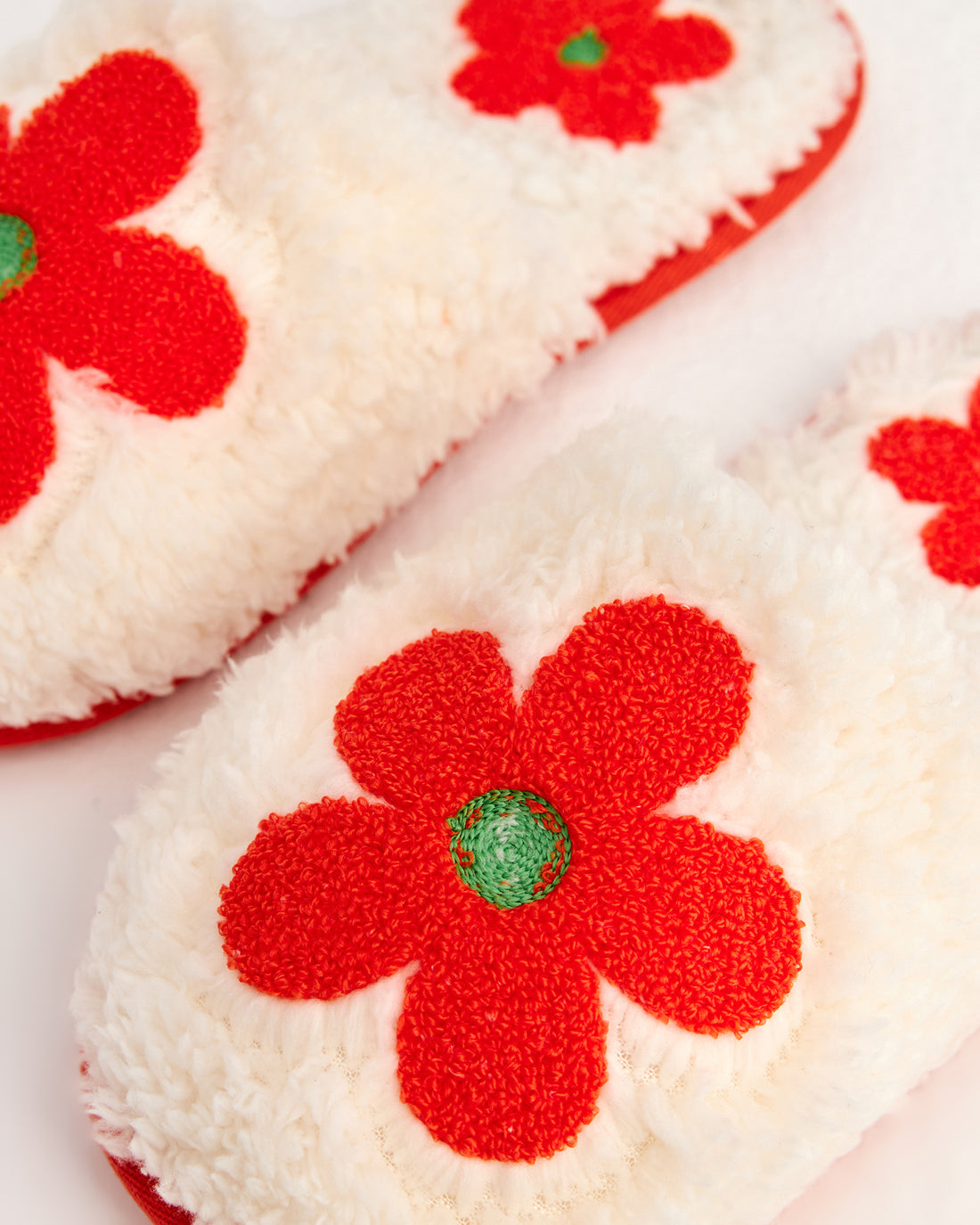 kadın ev terliği,kadın ev içi terlik,bayan ev terliği,kadın kışlık terlik,kadın yazlık terlik,evde giyilen kadın terlikleri,kadın konforlu terlik,rahat kadın ev terliği,kaymaz taban kadın terlik,kapalı kadın ev terliği