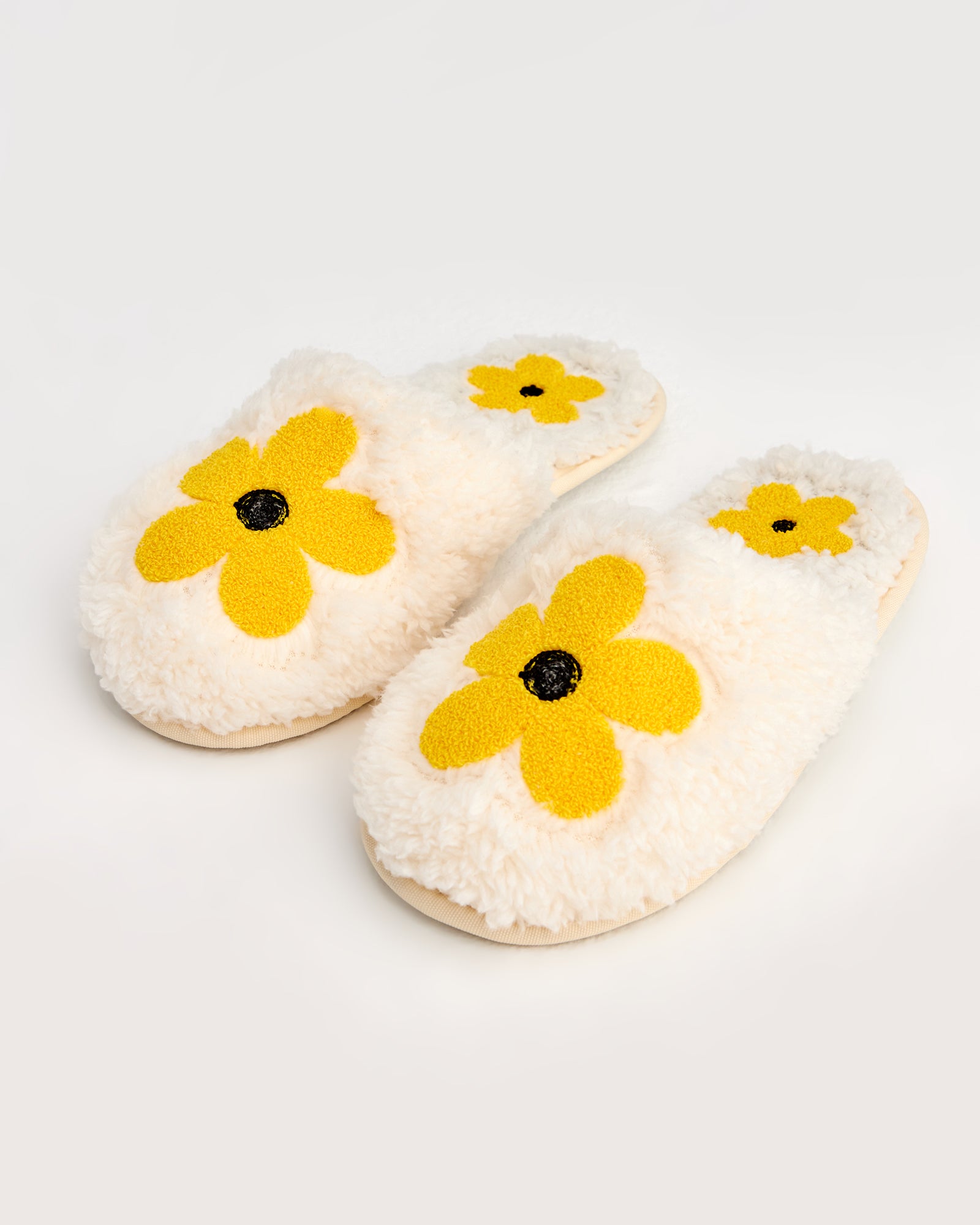 kadın ev terliği,kadın ev içi terlik,bayan ev terliği,kadın kışlık terlik,kadın yazlık terlik,evde giyilen kadın terlikleri,kadın konforlu terlik,rahat kadın ev terliği,kaymaz taban kadın terlik,kapalı kadın ev terliği