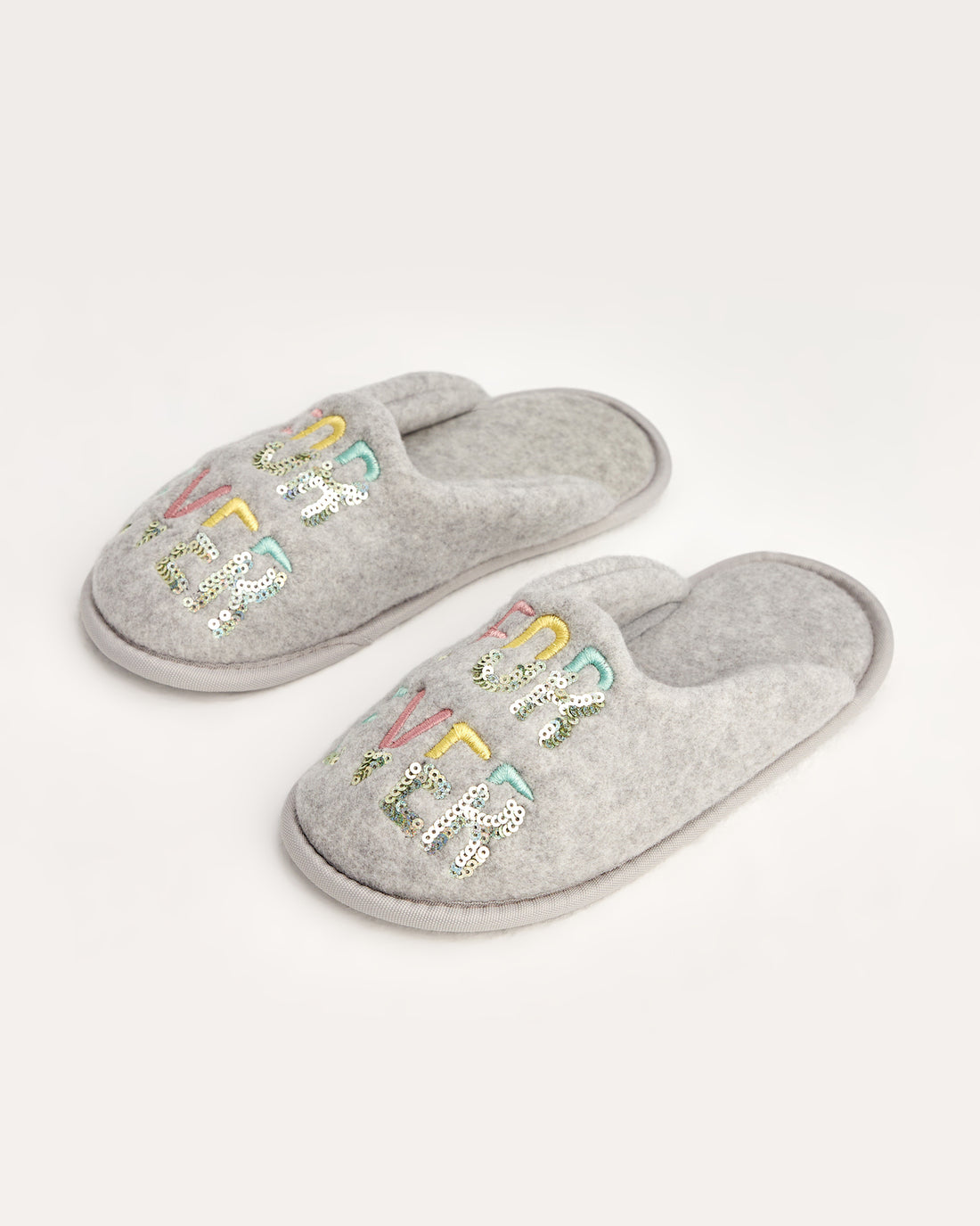 kadın ev terliği,kadın ev içi terlik,bayan ev terliği,kadın kışlık terlik,kadın yazlık terlik,evde giyilen kadın terlikleri,kadın konforlu terlik,rahat kadın ev terliği,kaymaz taban kadın terlik,kapalı kadın ev terliği