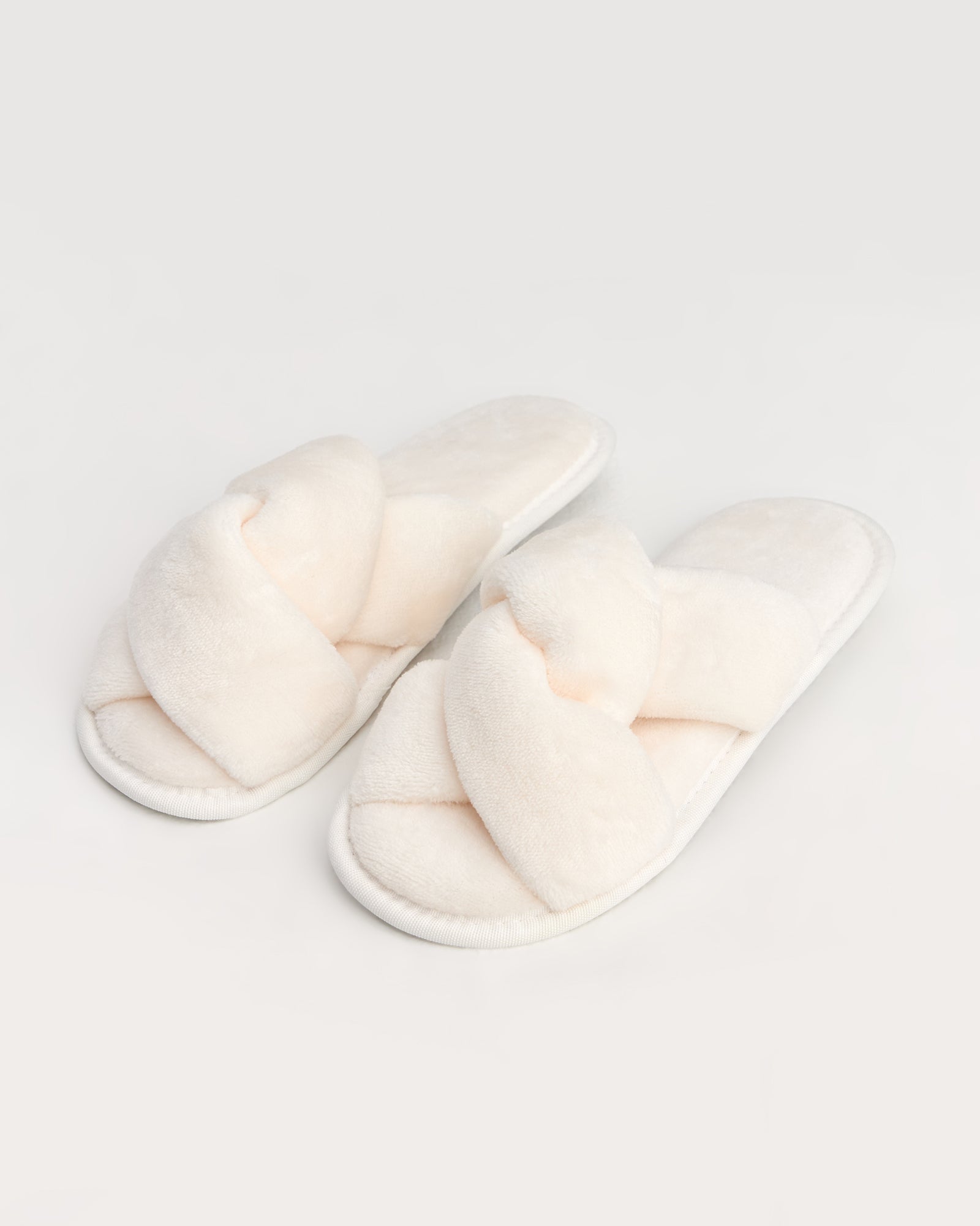 kadın ev terliği,kadın ev içi terlik,bayan ev terliği,kadın kışlık terlik,kadın yazlık terlik,evde giyilen kadın terlikleri,kadın konforlu terlik,rahat kadın ev terliği,kaymaz taban kadın terlik,kapalı kadın ev terliği