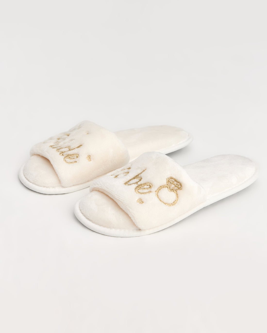 kadın ev terliği,kadın ev içi terlik,bayan ev terliği,kadın kışlık terlik,kadın yazlık terlik,evde giyilen kadın terlikleri,kadın konforlu terlik,rahat kadın ev terliği,kaymaz taban kadın terlik,kapalı kadın ev terliği