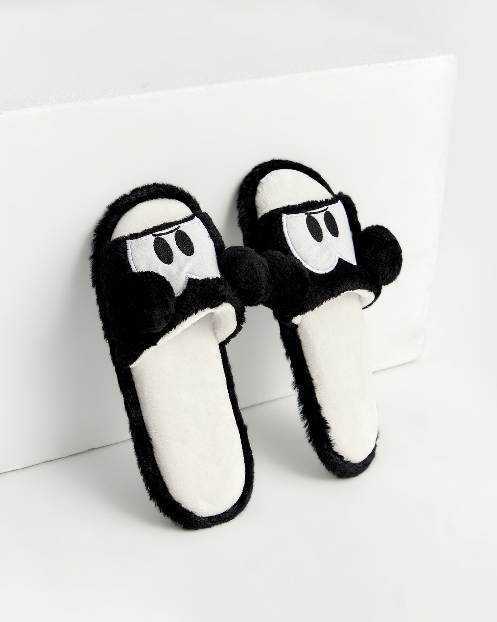 kadın ev terliği,kadın ev içi terlik,bayan ev terliği,kadın kışlık terlik,kadın yazlık terlik,evde giyilen kadın terlikleri,kadın konforlu terlik,rahat kadın ev terliği,kaymaz taban kadın terlik,kapalı kadın ev terliği