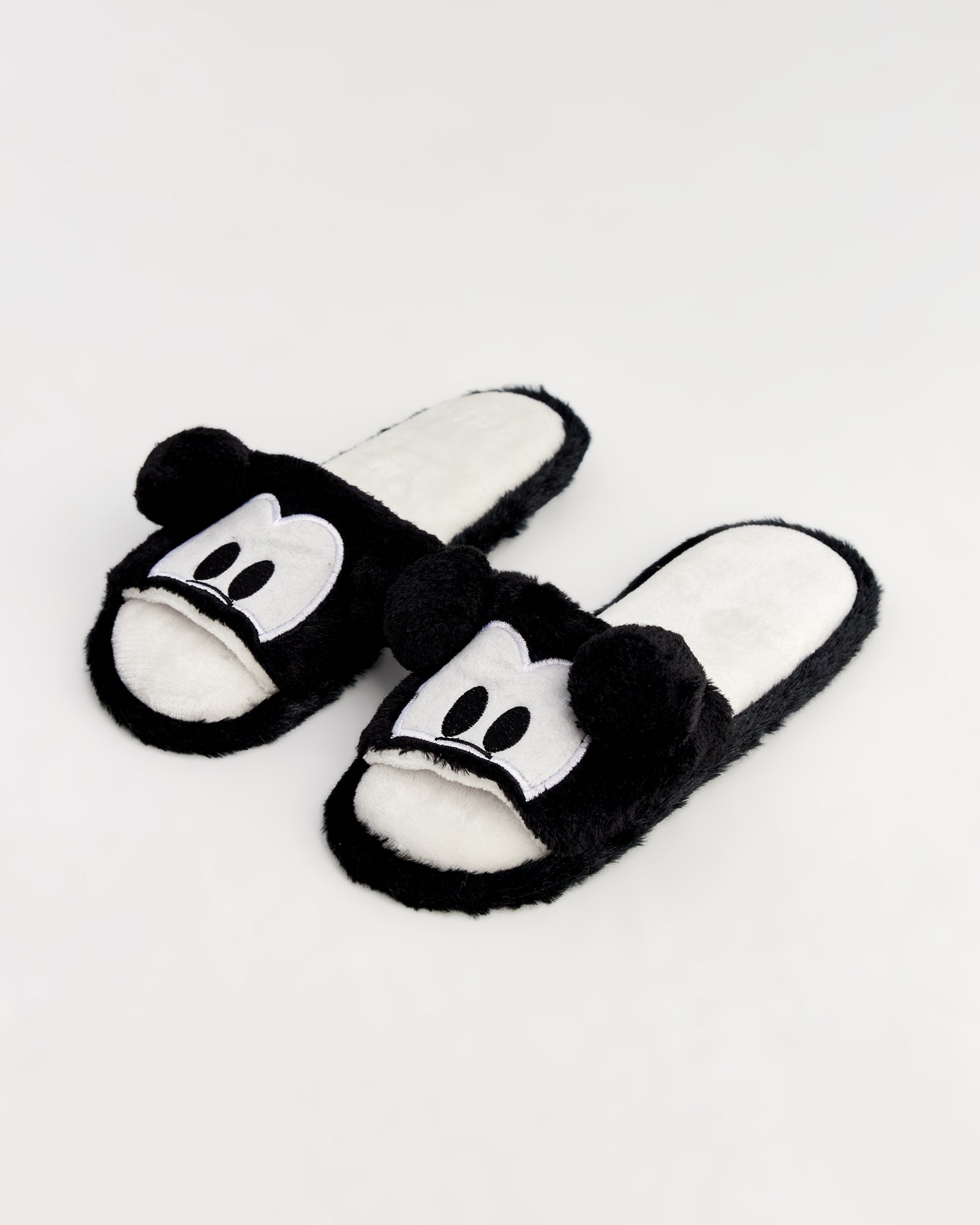 kadın ev terliği,kadın ev içi terlik,bayan ev terliği,kadın kışlık terlik,kadın yazlık terlik,evde giyilen kadın terlikleri,kadın konforlu terlik,rahat kadın ev terliği,kaymaz taban kadın terlik,kapalı kadın ev terliği