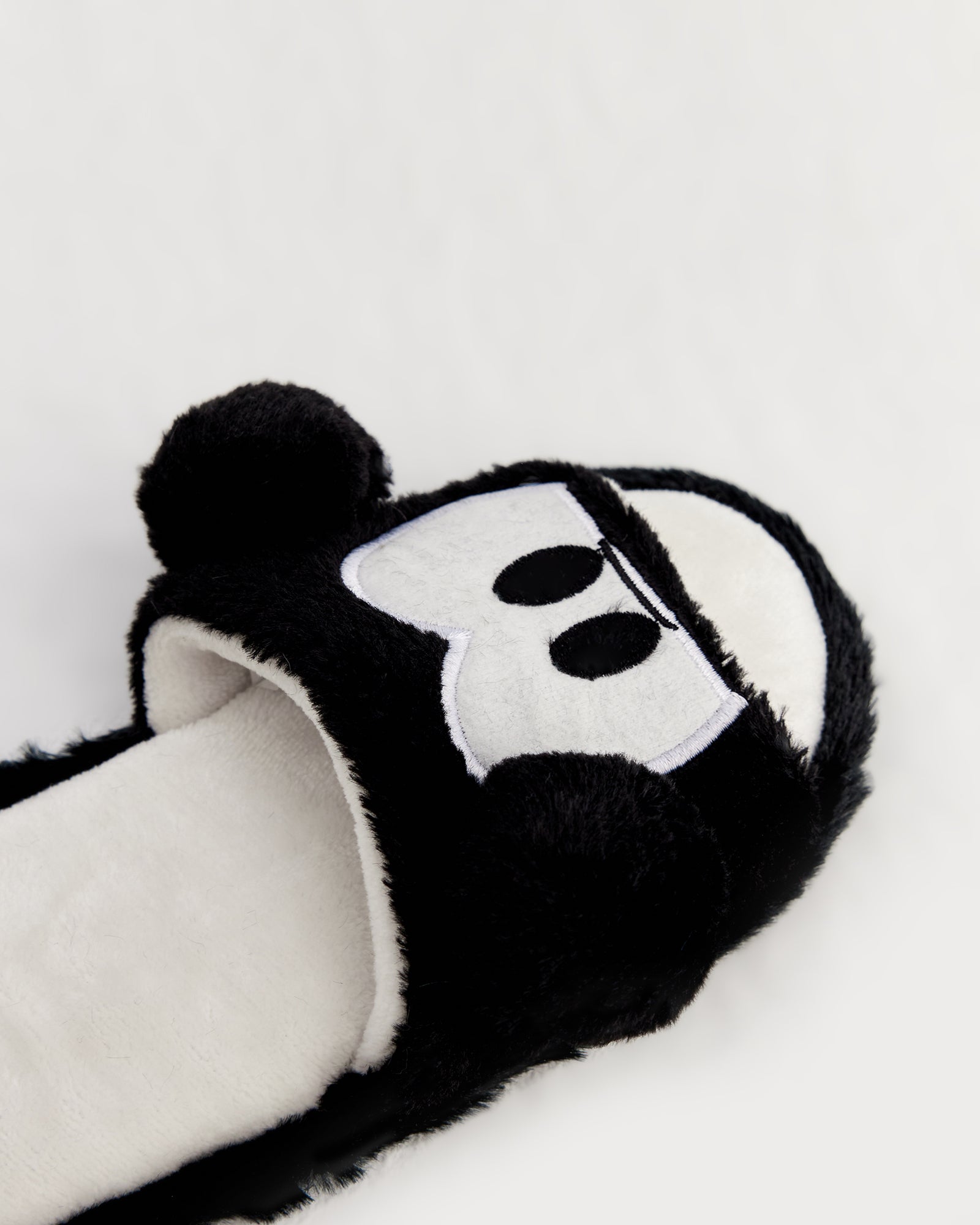 kadın ev terliği,kadın ev içi terlik,bayan ev terliği,kadın kışlık terlik,kadın yazlık terlik,evde giyilen kadın terlikleri,kadın konforlu terlik,rahat kadın ev terliği,kaymaz taban kadın terlik,kapalı kadın ev terliği